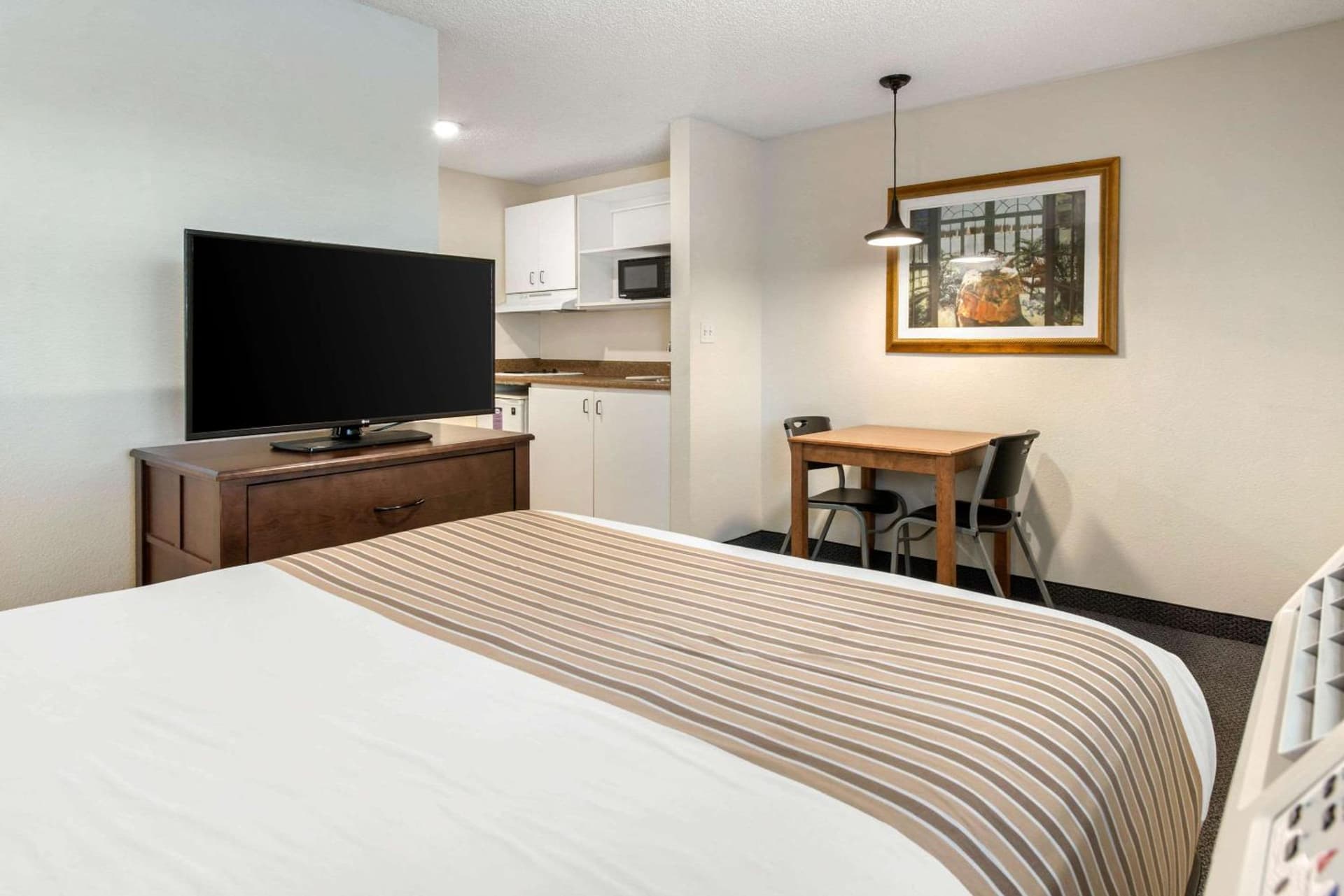 Birch Hill Suites - Lakeland gallery photo in Lakeland, FL — image 10