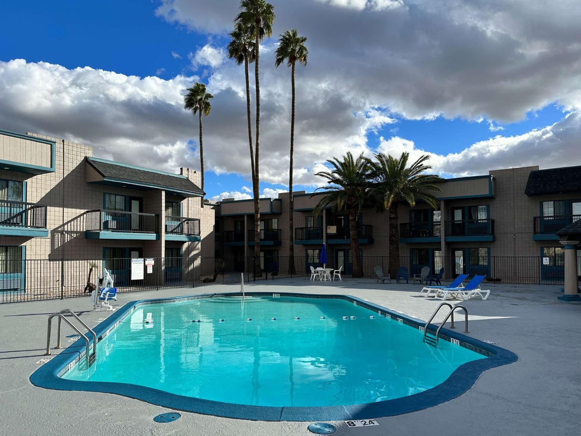 Super 8 by Wyndham Mesa Downtown Near Convention Center gallery photo in Mesa, AZ — image 47