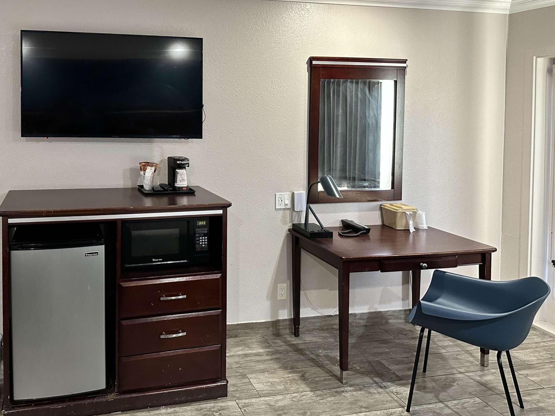 Super 8 by Wyndham Mesa Downtown Near Convention Center gallery photo in Mesa, AZ — image 32