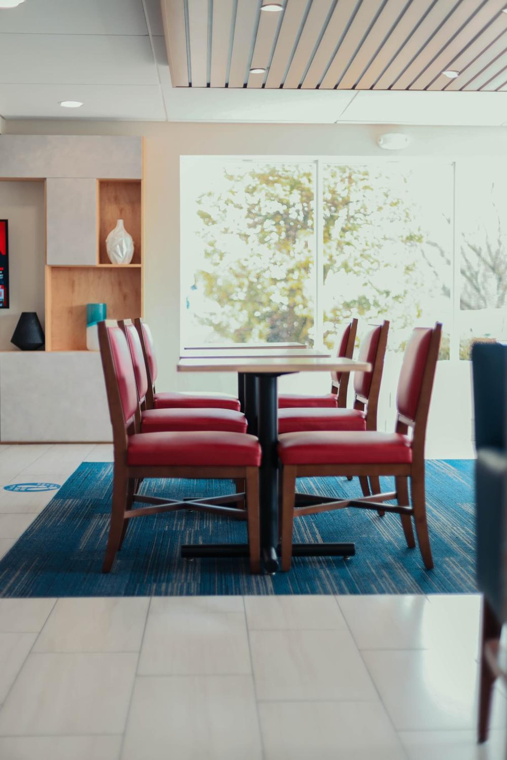 Holiday Inn Express - Allentown North by IHG interior in Allentown, PA — gallery photo 2