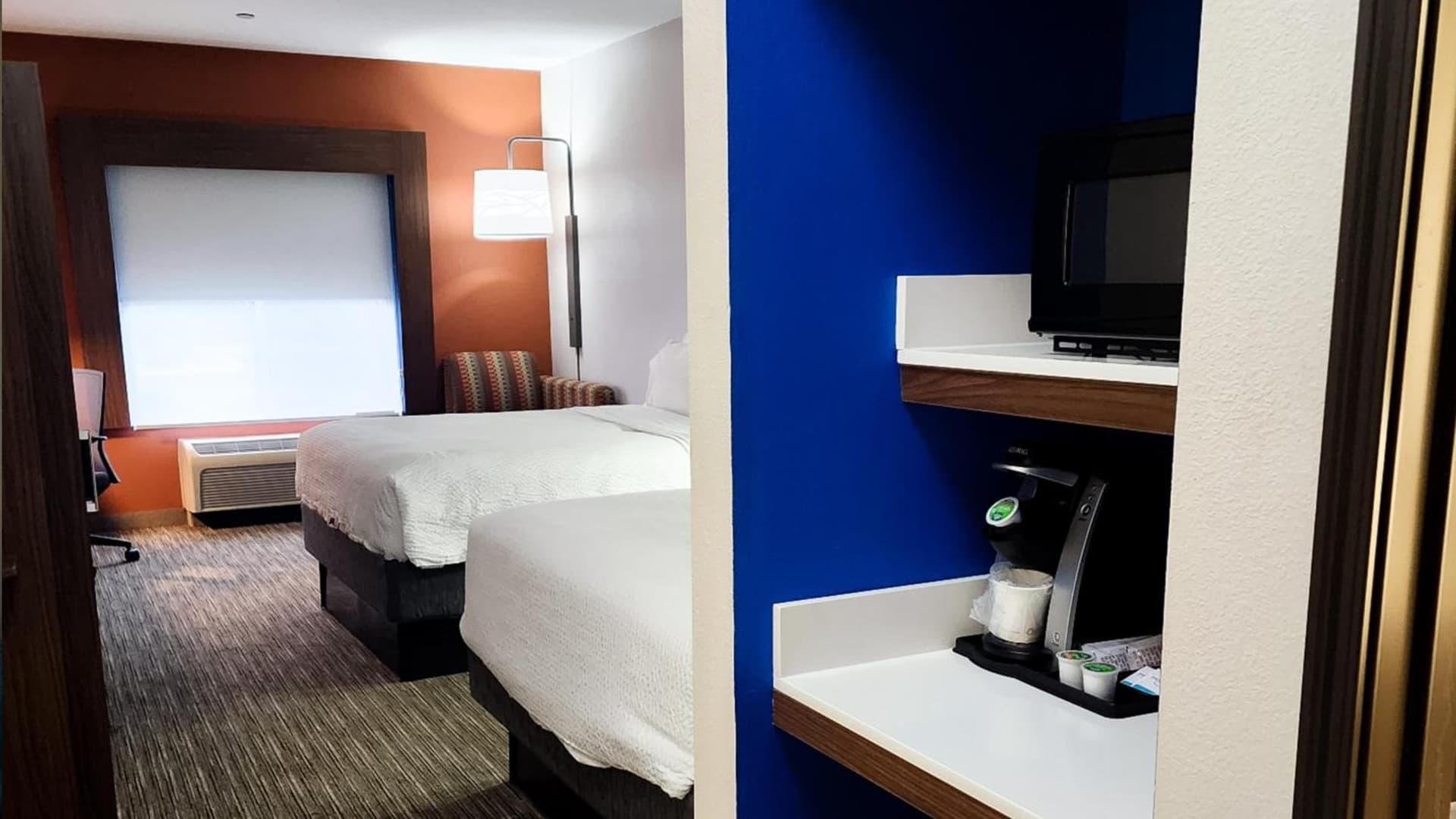 Holiday Inn Express Hotel & Suites Chicago South Lansing by IHG gallery photo in Lansing, IL — image 9