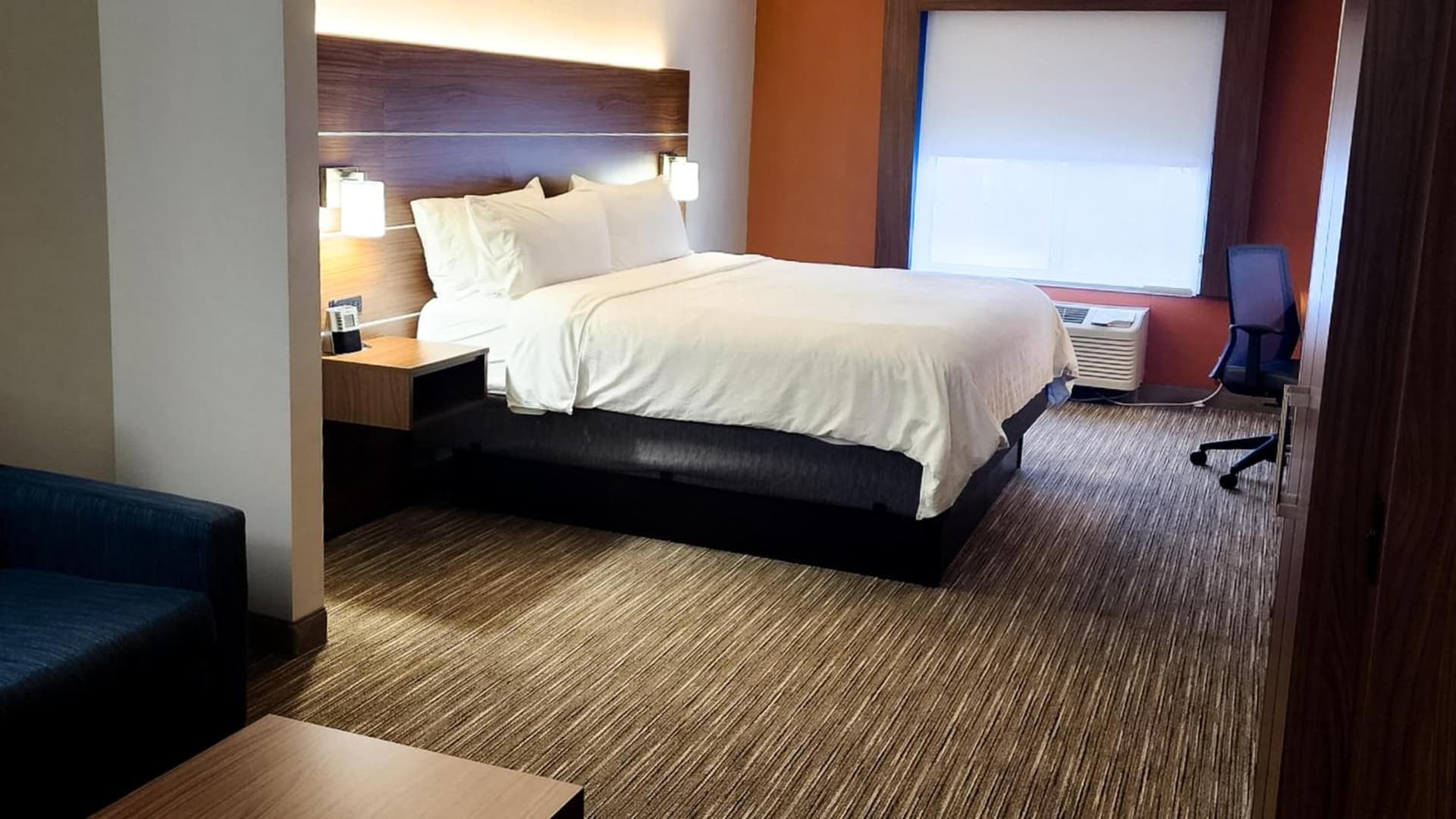 Holiday Inn Express Hotel & Suites Chicago South Lansing by IHG gallery photo in Lansing, IL — image 57