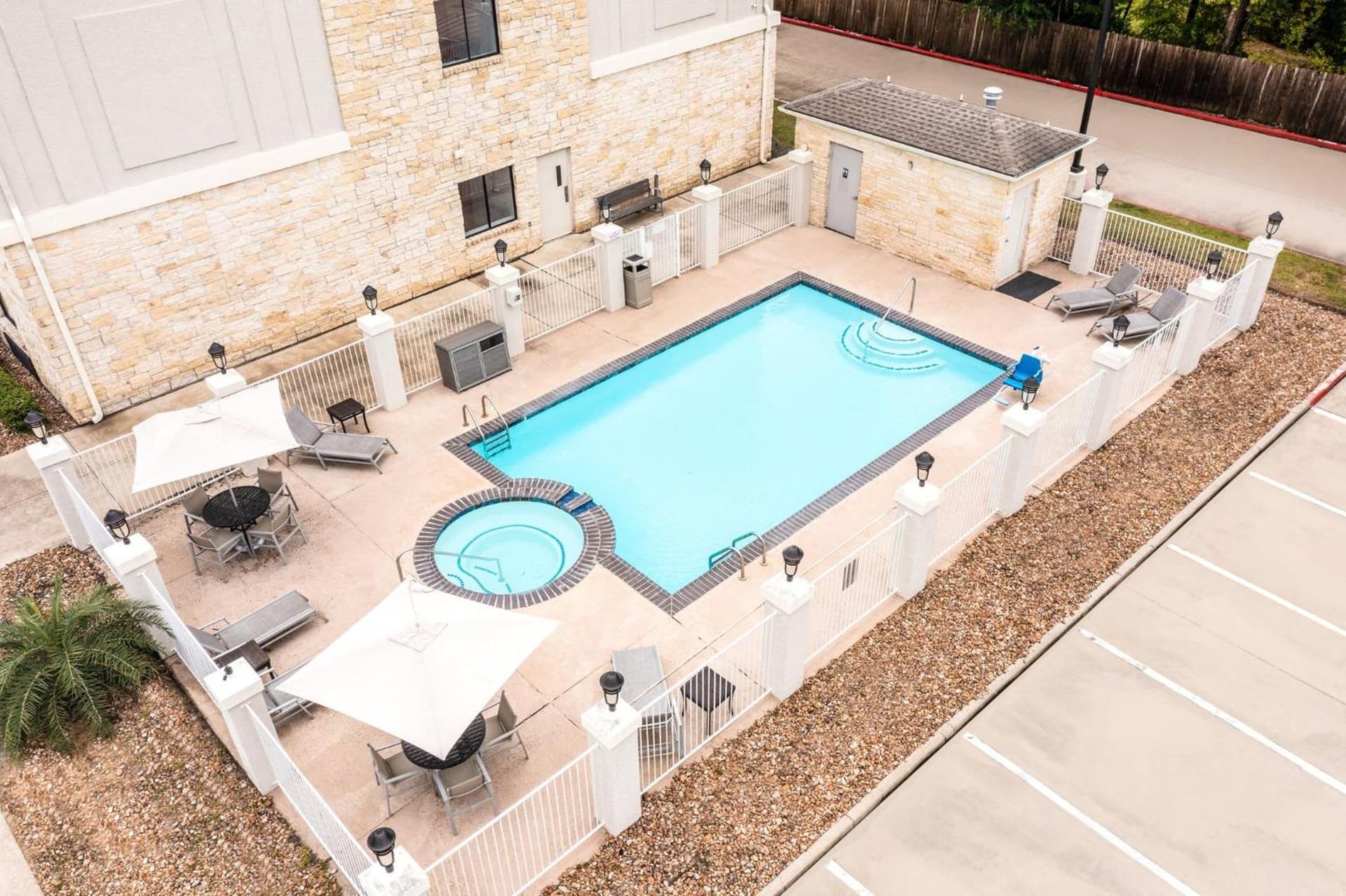 Holiday Inn Express Hotel & Suites Beaumont Northwest by IHG interior in Beaumont, TX — gallery photo 2