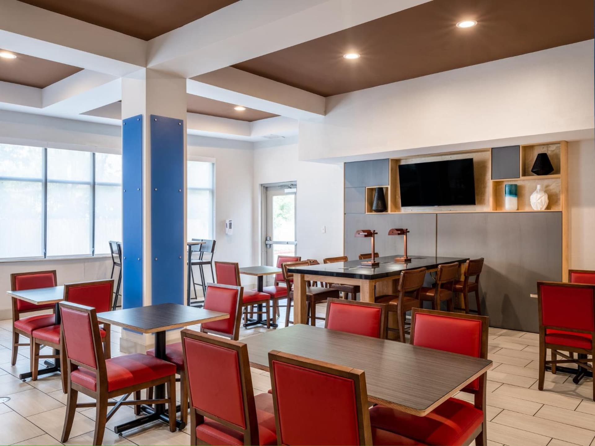 Holiday Inn Express Hotel & Suites Beaumont Northwest by IHG gallery photo in Beaumont, TX — image 30