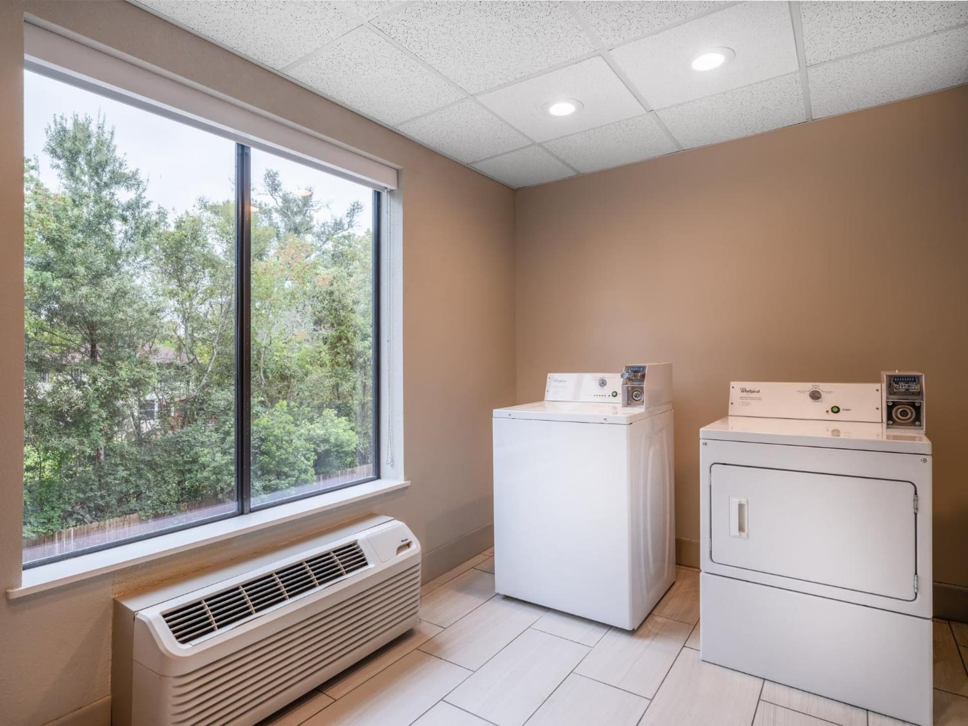 Holiday Inn Express Hotel & Suites Beaumont Northwest by IHG gallery photo in Beaumont, TX — image 8