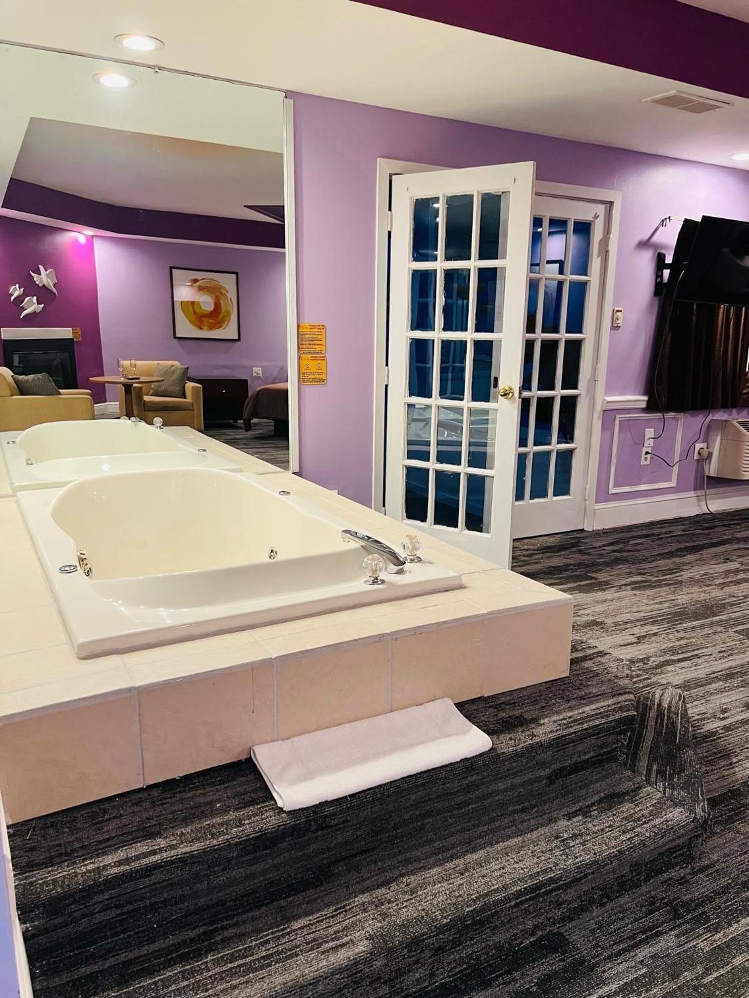 Inn of the Dove Harrisburg-Hershey Romantic Suites gallery photo in Harrisburg, PA — image 175