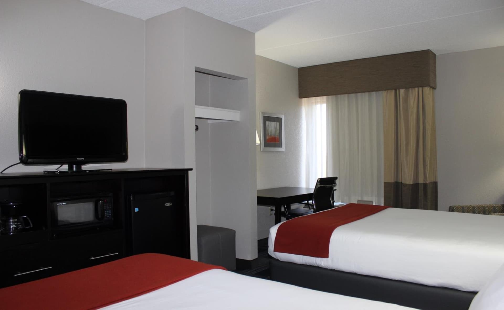 Holiday Inn Express Forsyth by IHG interior in Forsyth, GA — gallery photo 2