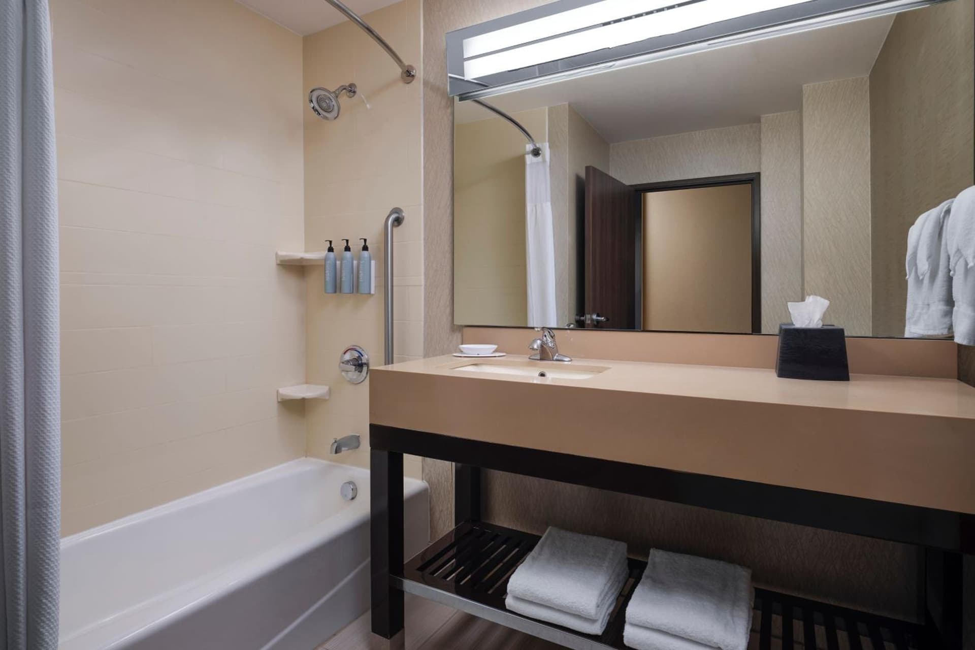 Courtyard by Marriott Dallas DFW Airport North/Grapevine gallery photo in Grapevine, TX — image 30
