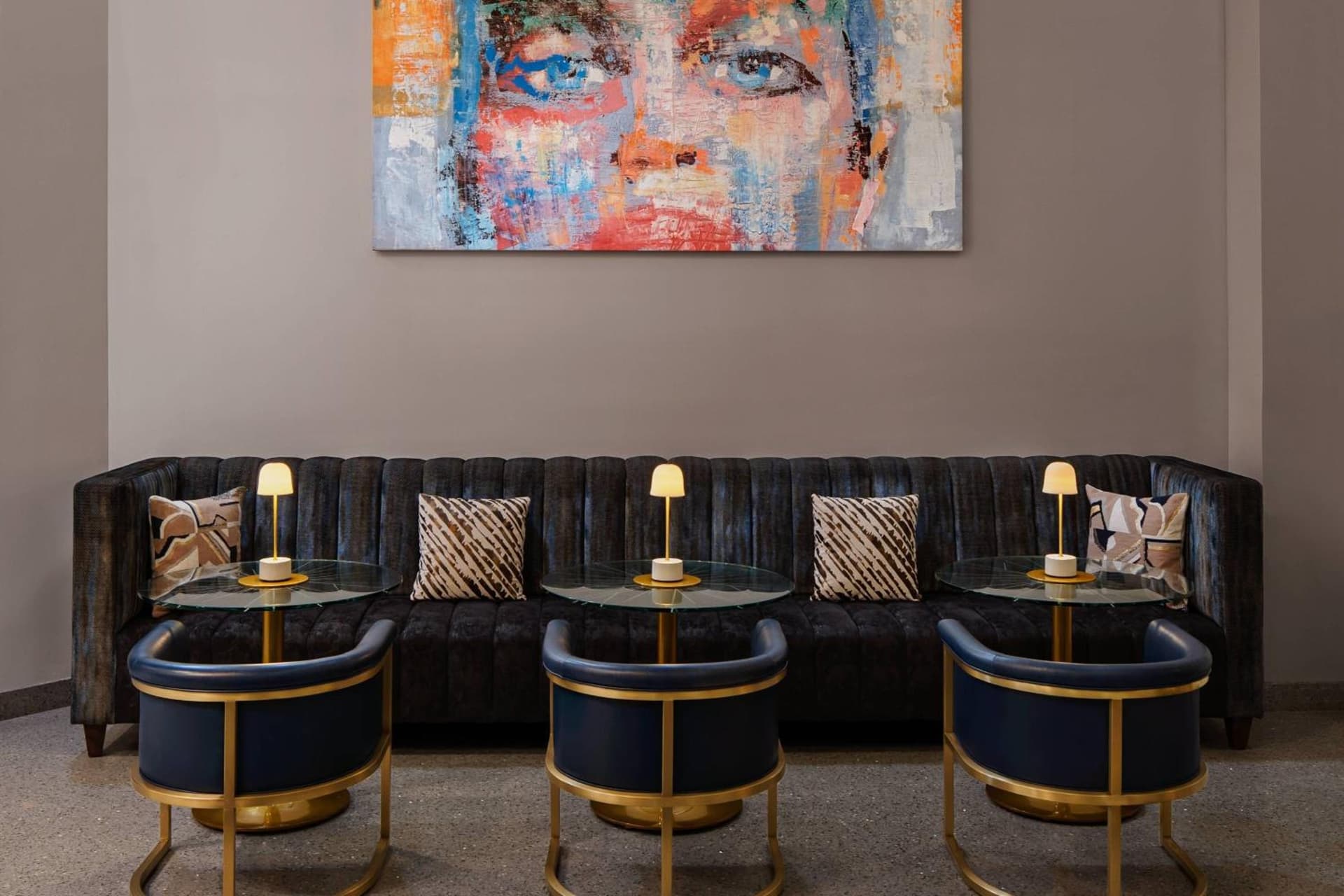 Glass Light Hotel & Gallery, Autograph Collection interior in Norfolk, VA — gallery photo 2
