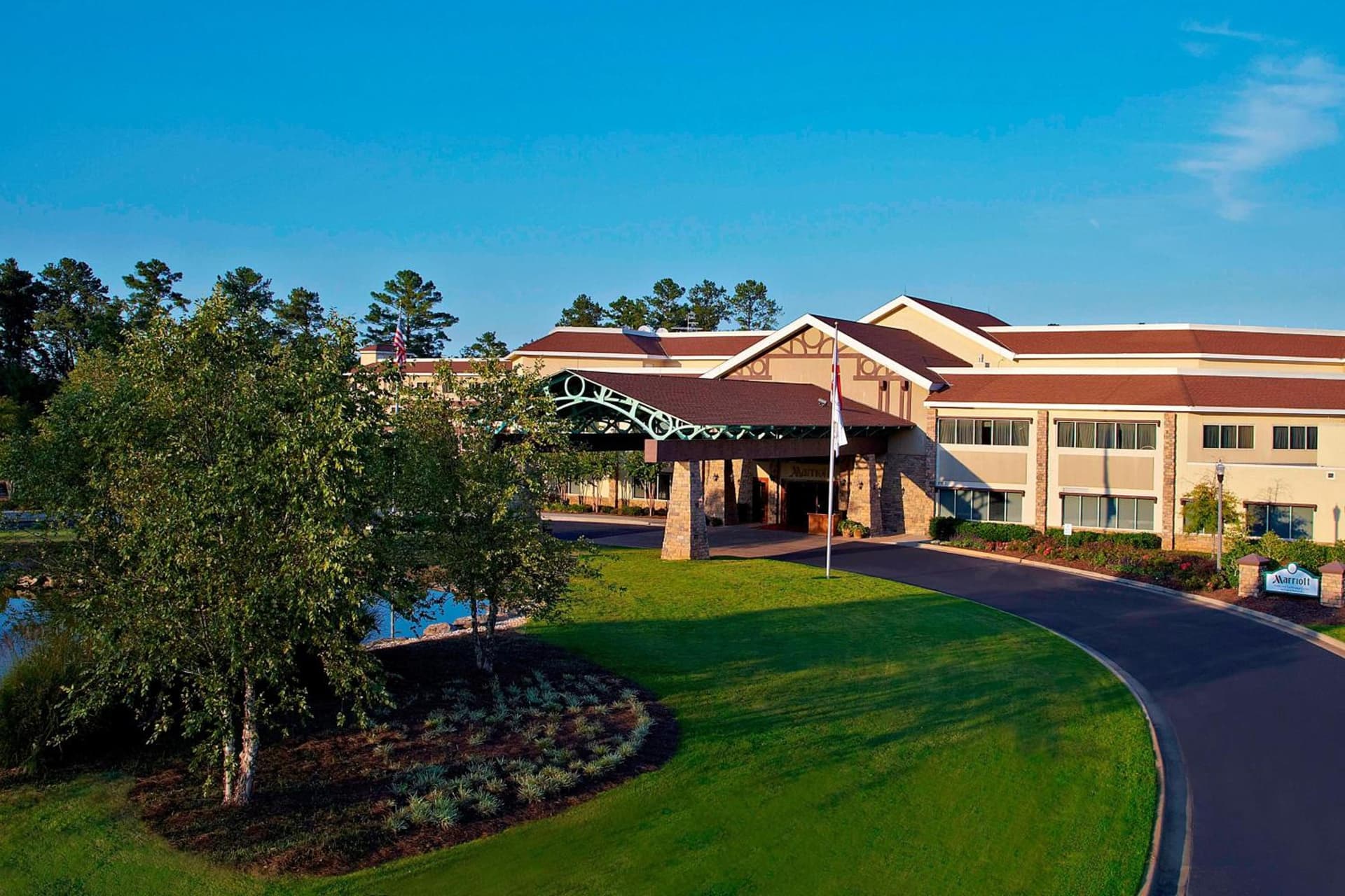 Auburn Marriott Opelika Resort & Spa at Grand National interior in Opelika, AL — gallery photo 2