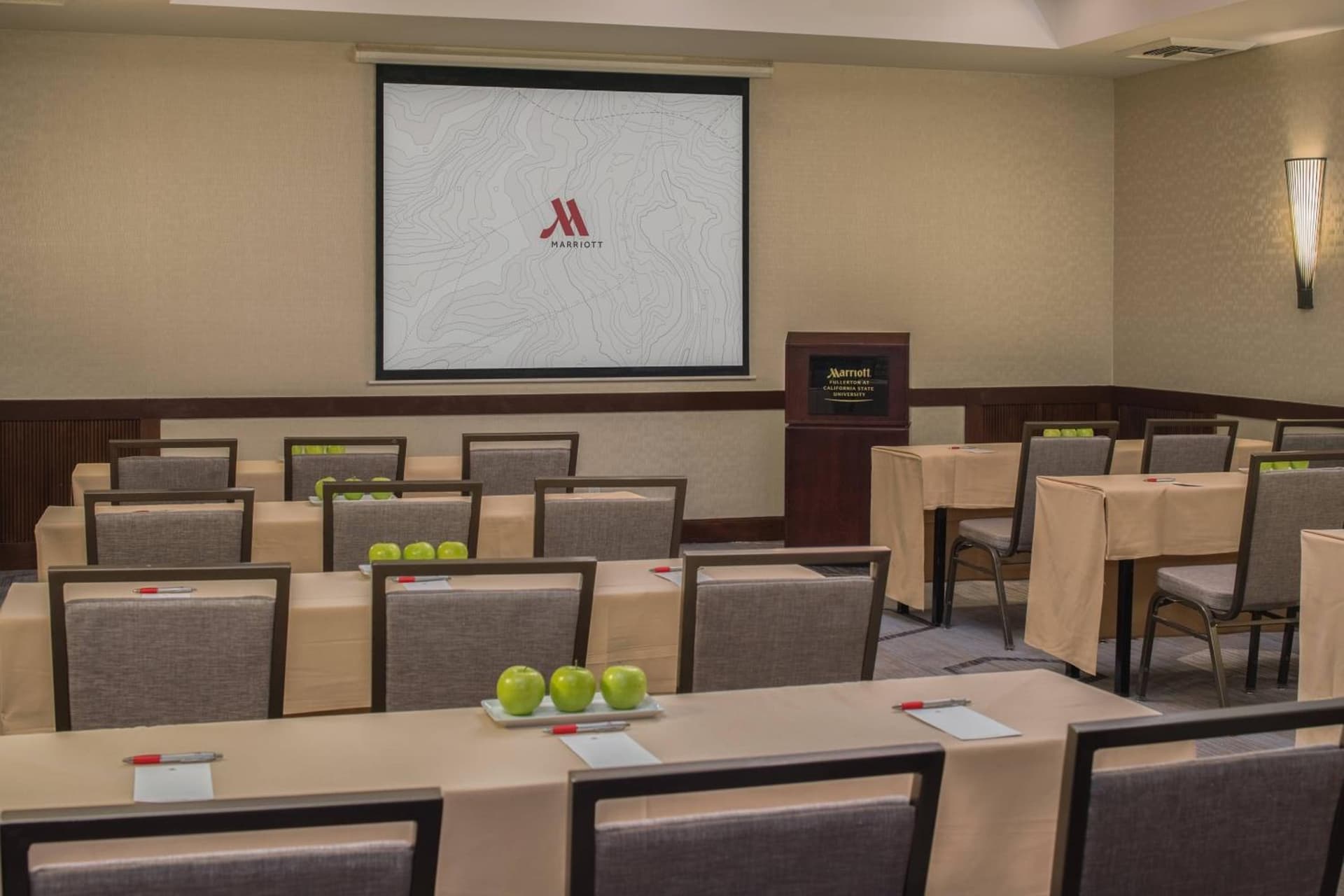 Fullerton Marriott at California State University gallery photo in Fullerton, CA — image 5