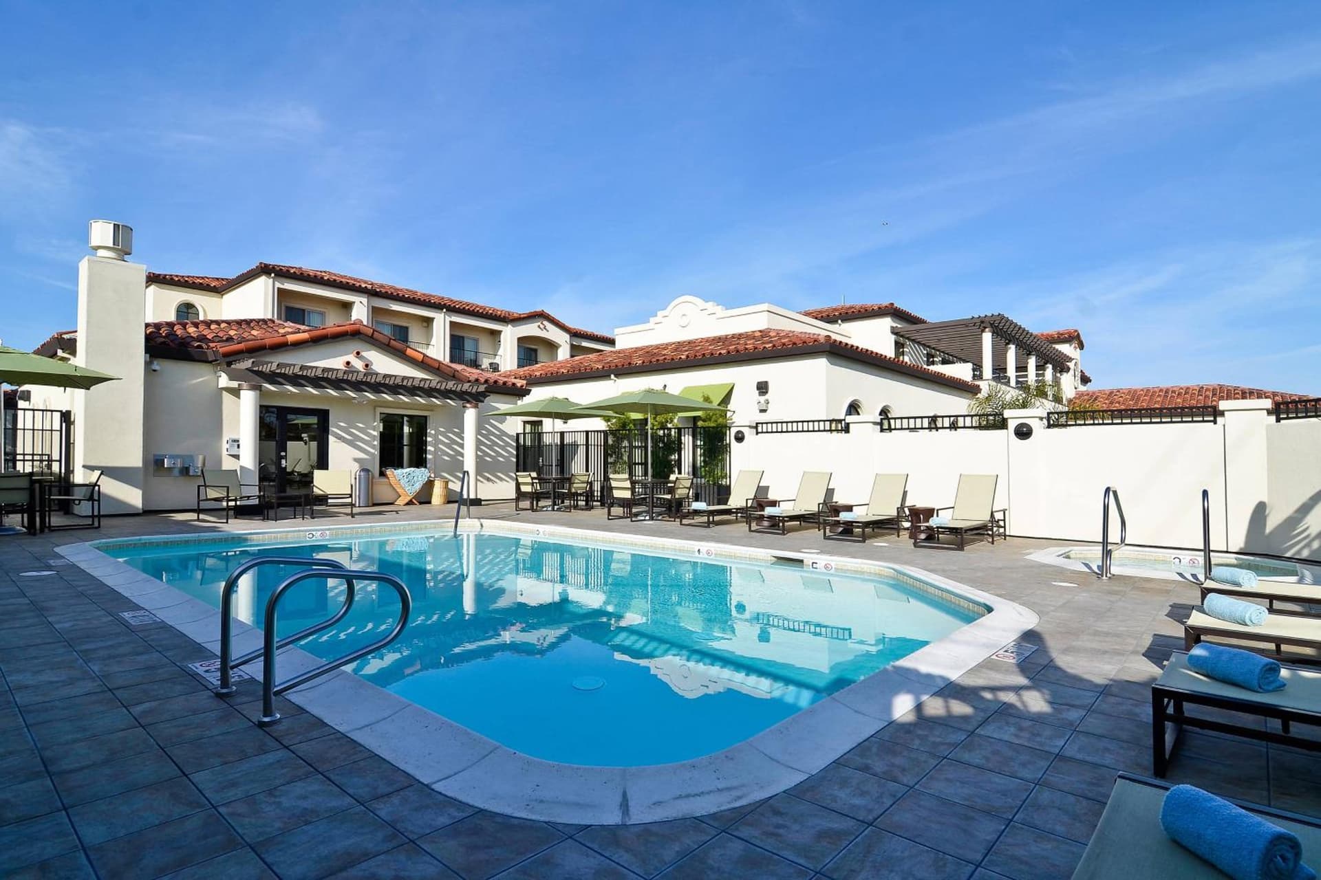 Fairfield Inn & Suites Santa Cruz - Capitola interior in Capitola, CA — gallery photo 2