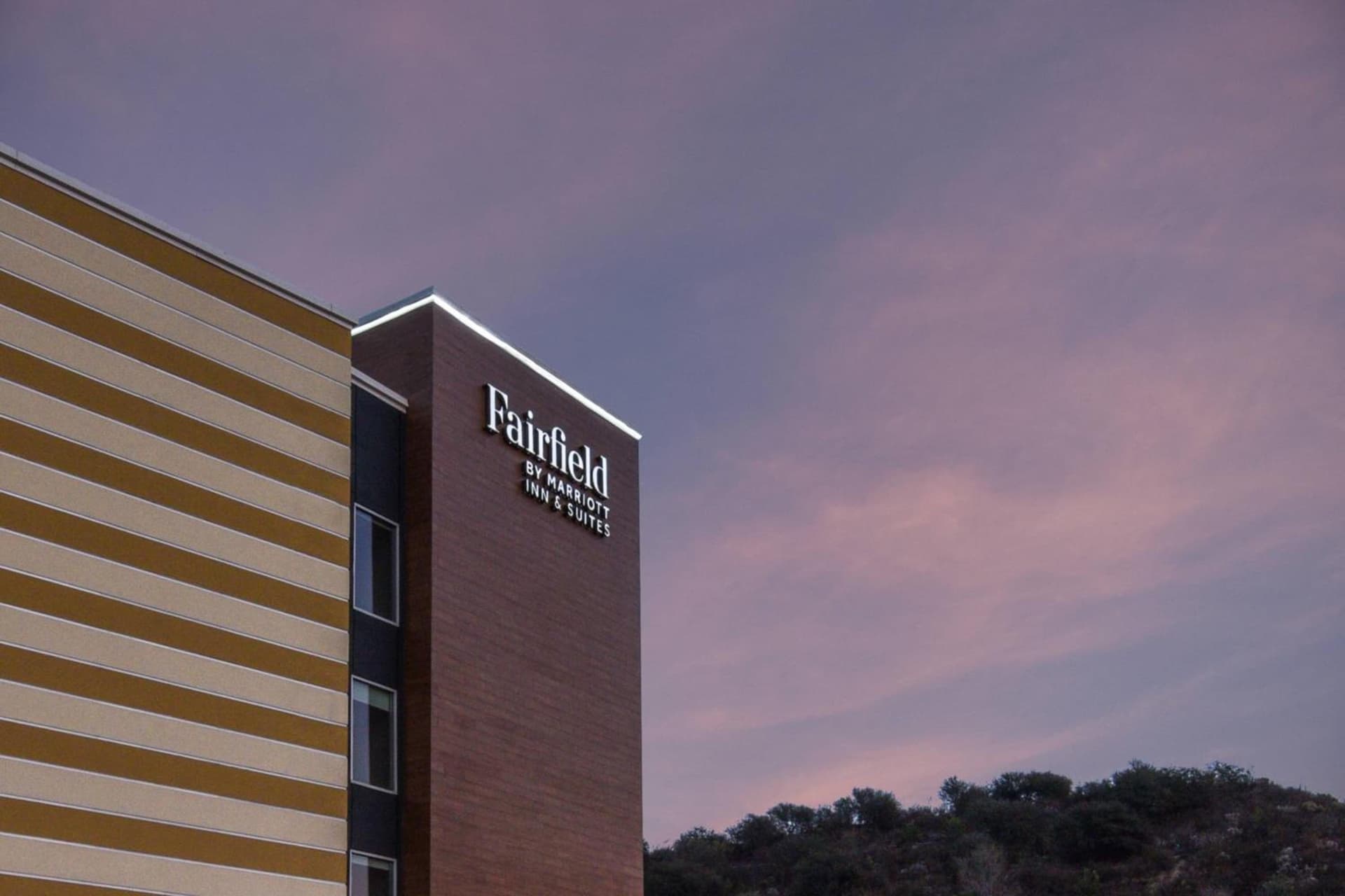 Fairfield Inn & Suites by Marriott Moorpark Ventura County interior in Moorpark, CA — gallery photo 2