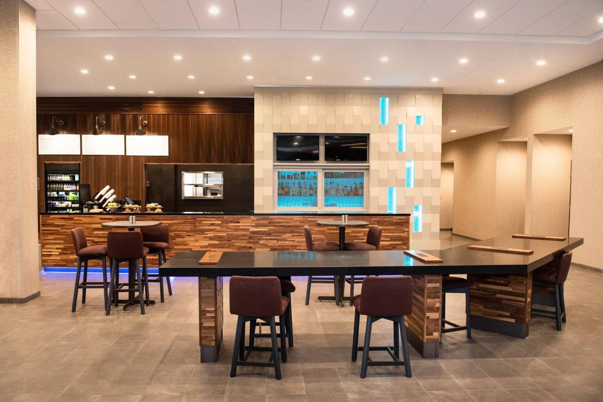 Courtyard by Marriott Mesa at Wrigleyville West interior in Mesa, AZ — gallery photo 2