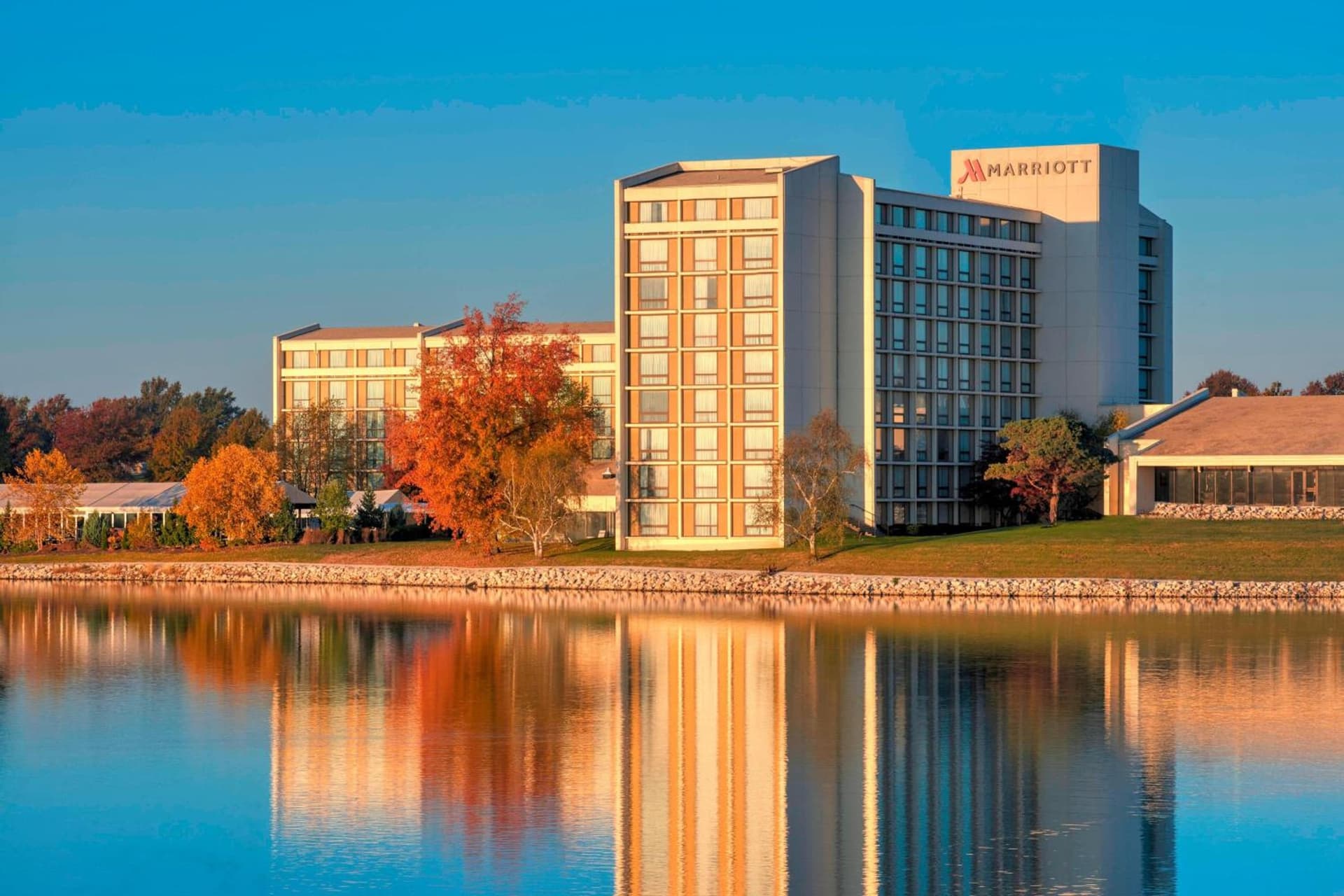 Kansas City Airport Marriott interior in Kansas City, KS — gallery photo 2