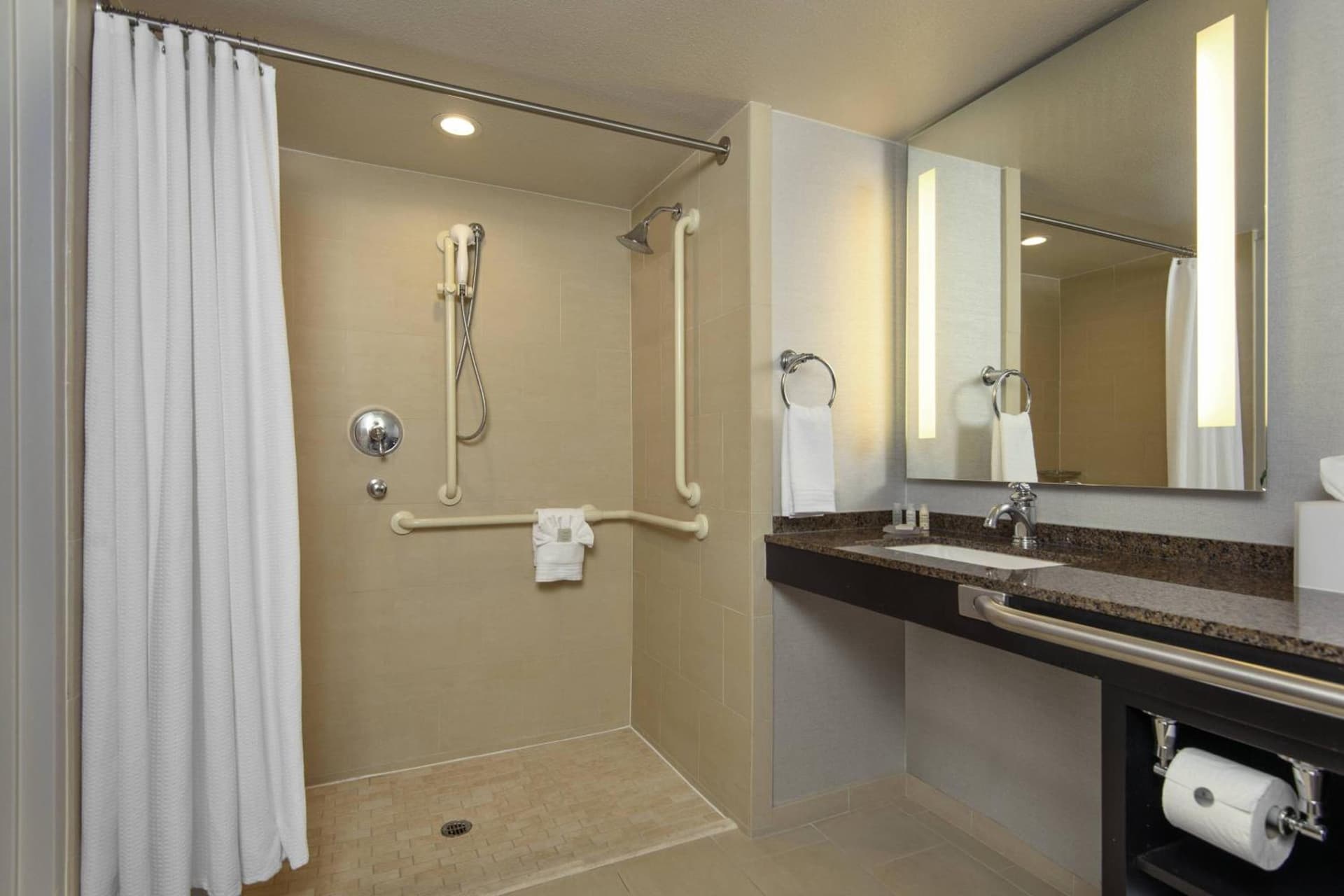 Renaissance Palm Springs Hotel gallery photo in Palm Springs, CA — image 15