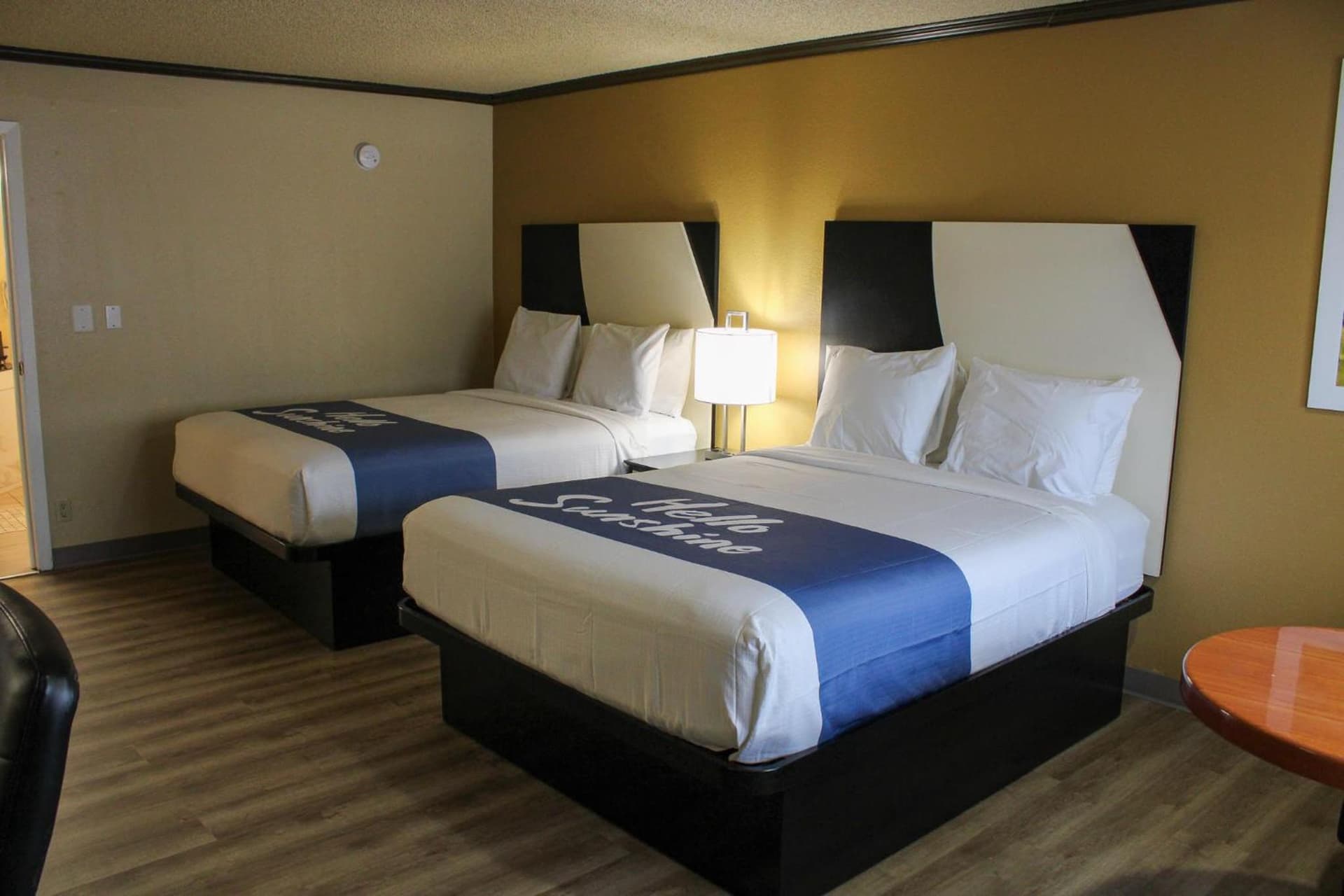 Days Inn by Wyndham Bend gallery photo in Bend, OR — image 35