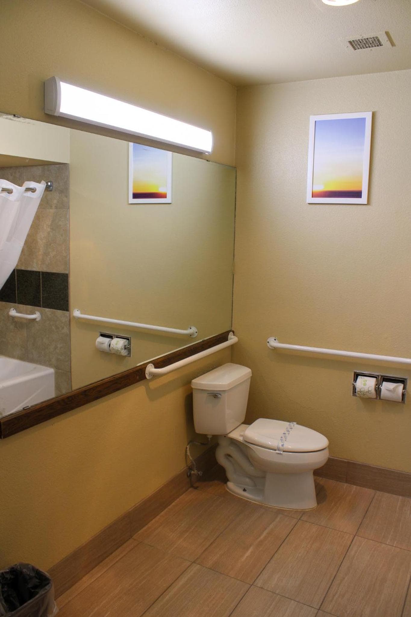 Days Inn by Wyndham Bend gallery photo in Bend, OR — image 18