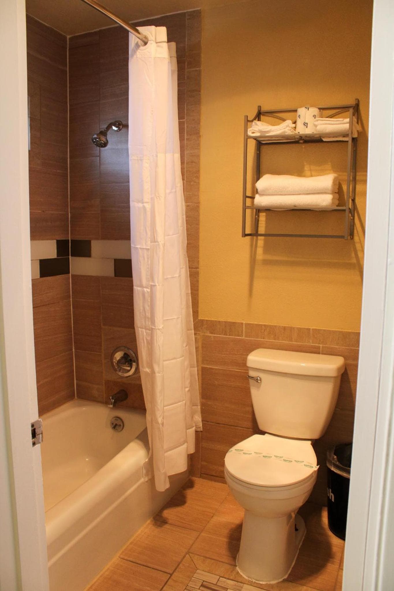 Days Inn by Wyndham Bend gallery photo in Bend, OR — image 34