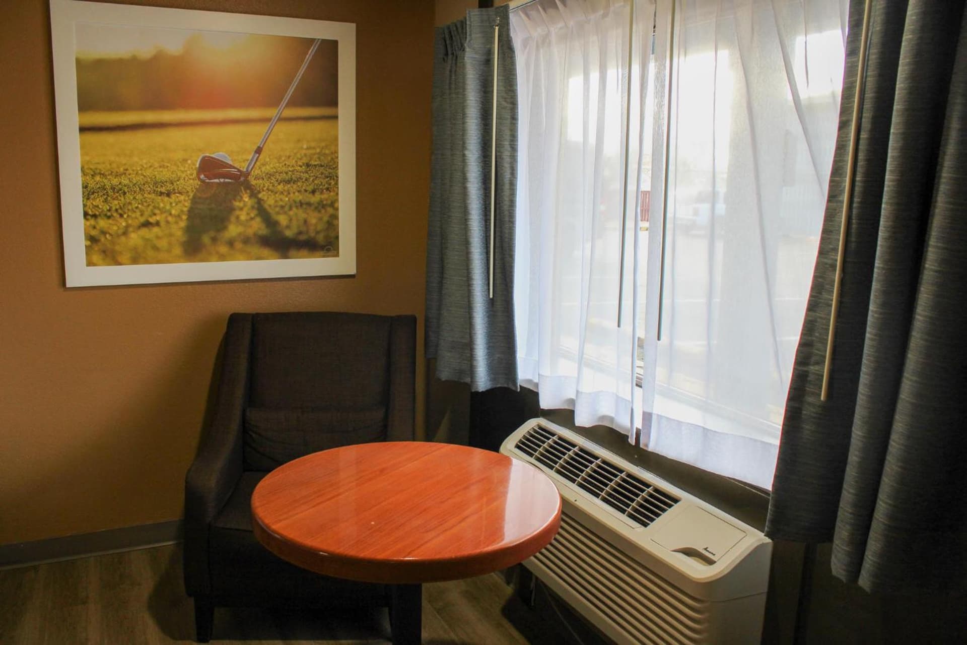 Days Inn by Wyndham Bend gallery photo in Bend, OR — image 23