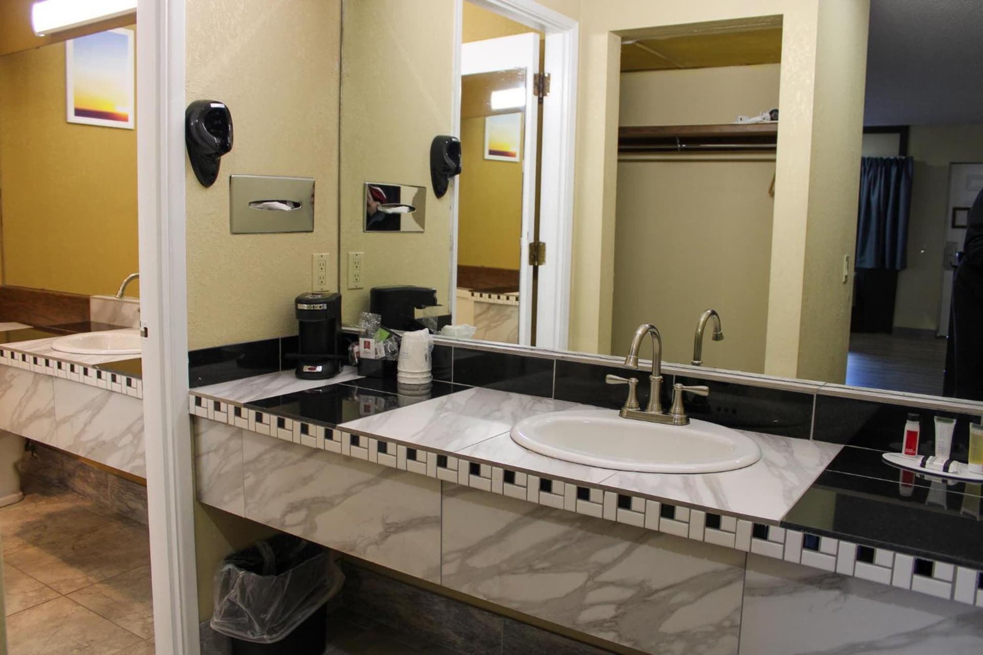 Days Inn by Wyndham Bend gallery photo in Bend, OR — image 26