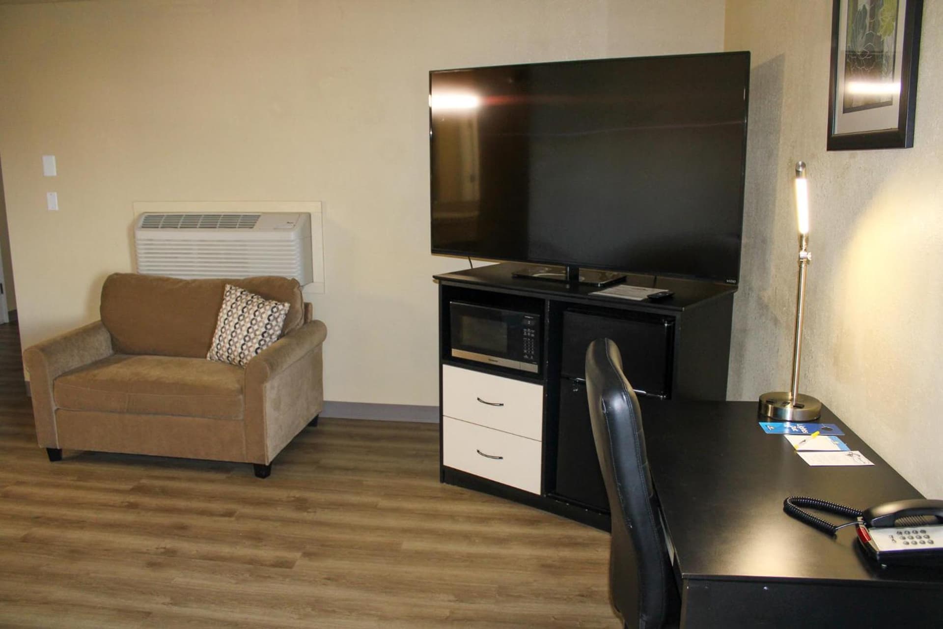 Days Inn by Wyndham Bend gallery photo in Bend, OR — image 24