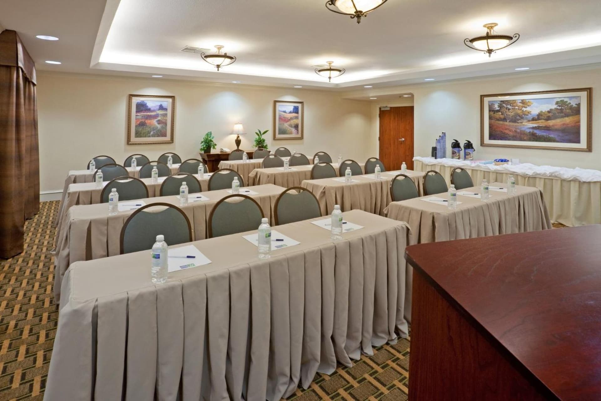 Holiday Inn Express & Suites Waxahachie by IHG gallery photo in Waxahachie, TX — image 43