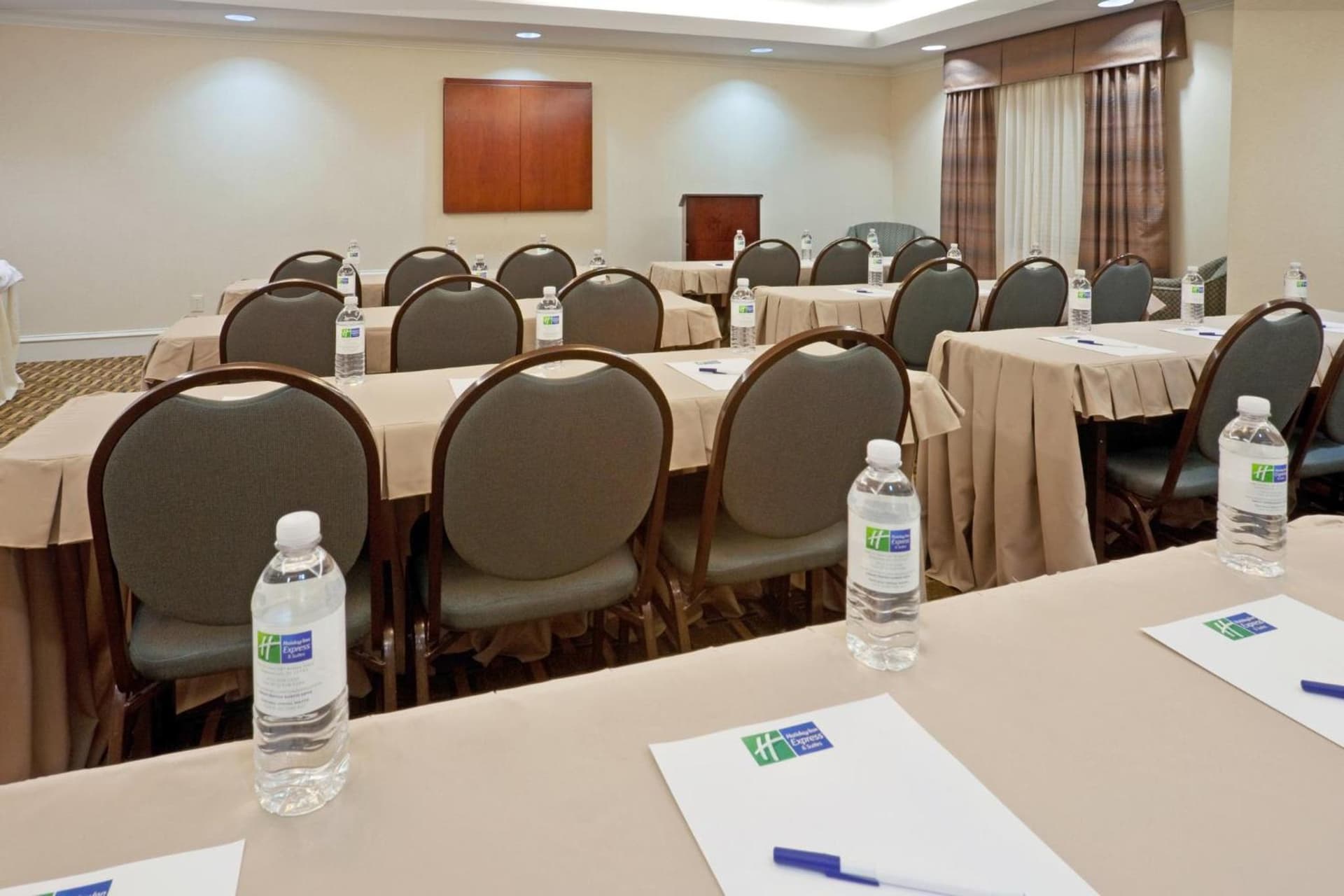 Holiday Inn Express & Suites Waxahachie by IHG interior in Waxahachie, TX — gallery photo 2