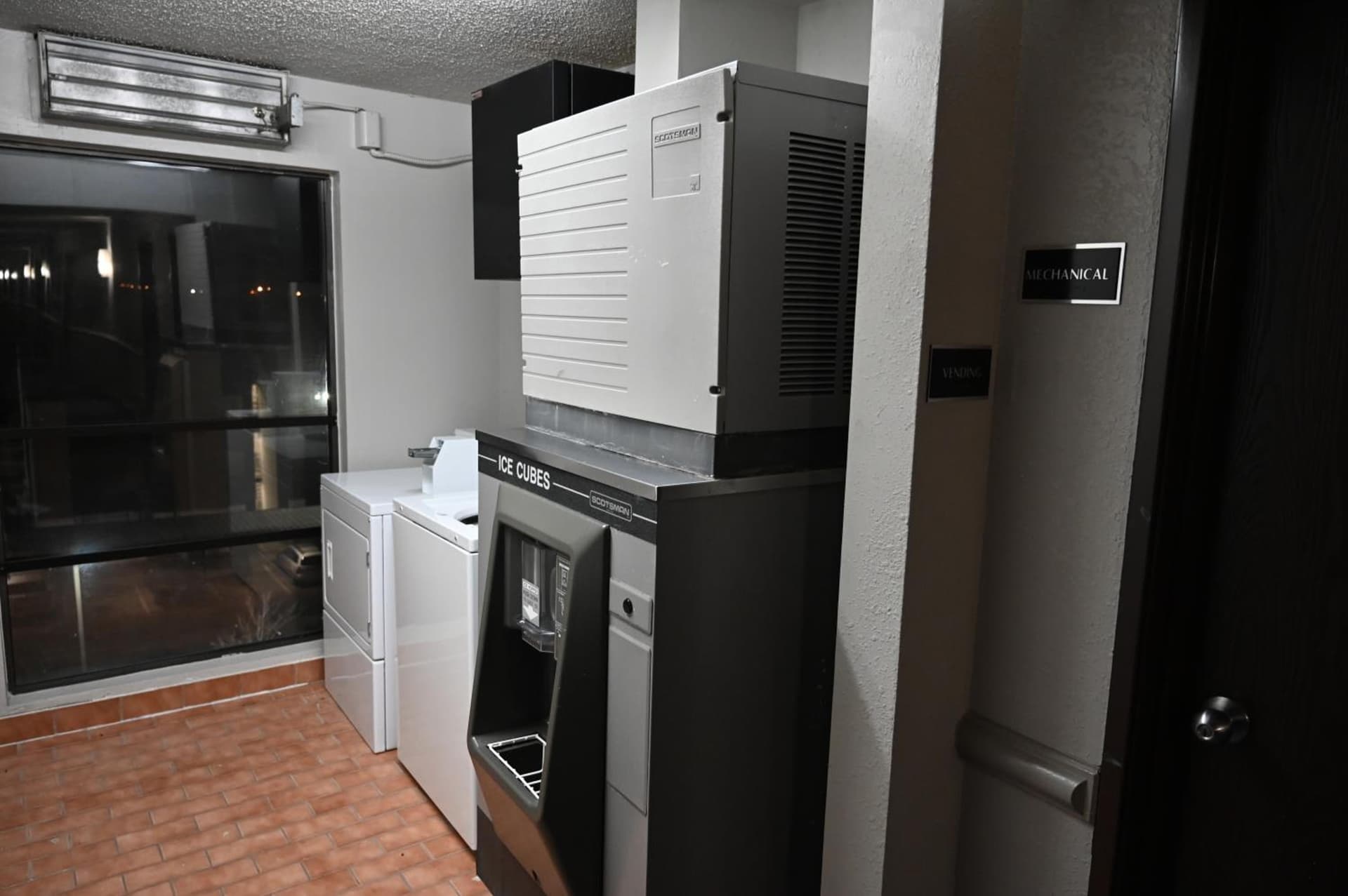 Atrium Hotel and Suites DFW Airport gallery photo in Irving, TX — image 11