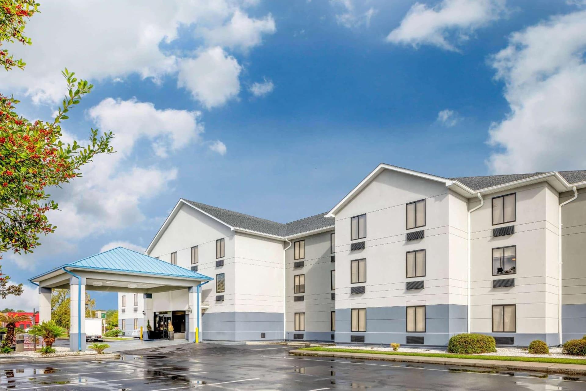 Baymont by Wyndham Pooler/Savannah featured exterior or lobby in Savannah, GA — similar hotel