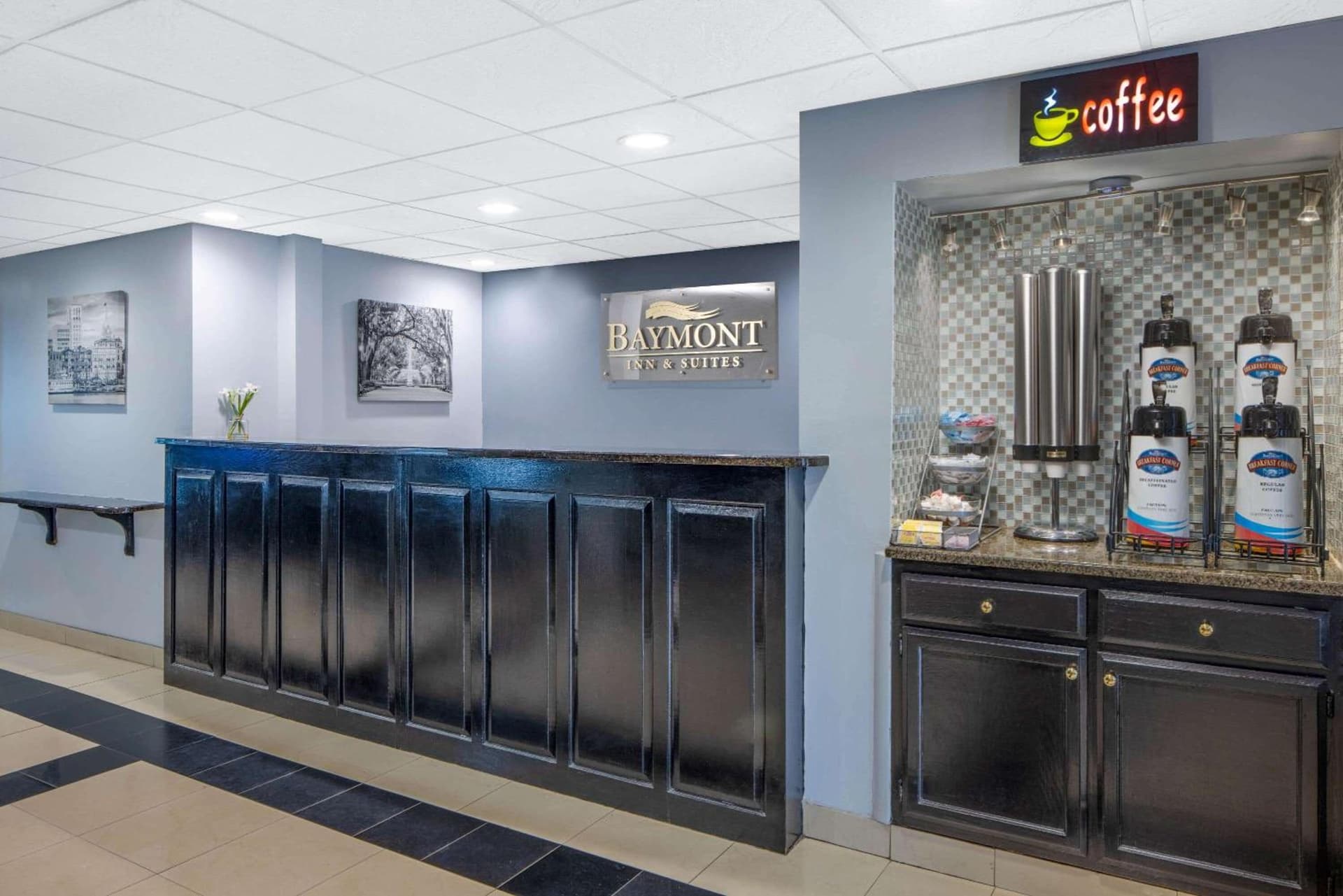 Baymont by Wyndham Pooler/Savannah interior in Savannah, GA — gallery photo 2