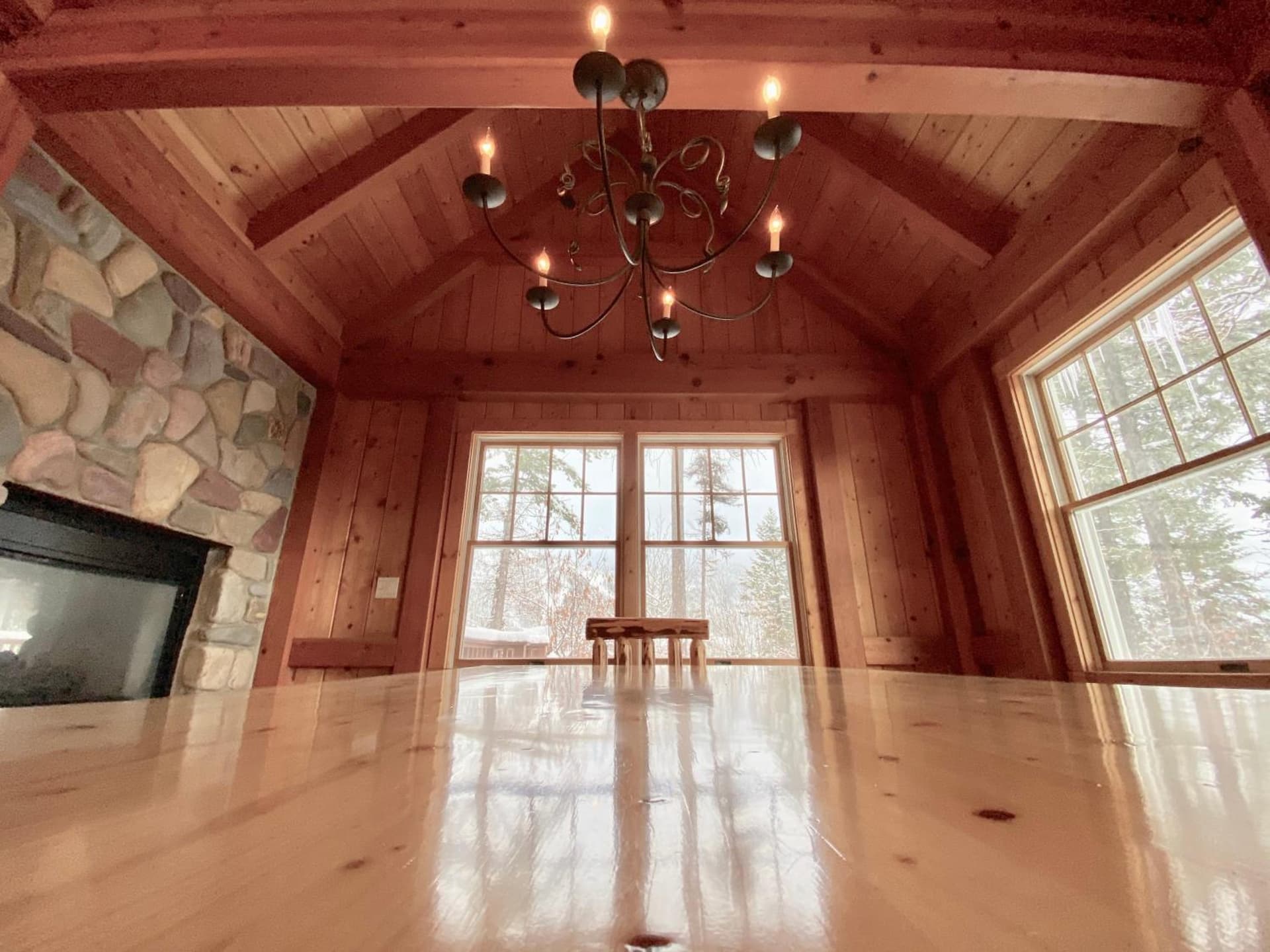 Brown Bear Chalet interior in Whitefish, MT — gallery photo 2