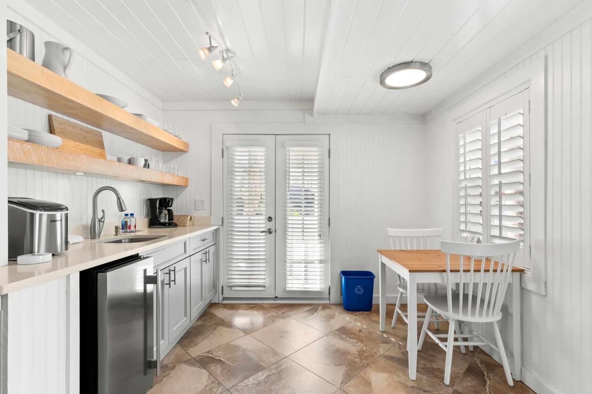 Inn on the Beach gallery photo in St Pete Beach, FL — image 71