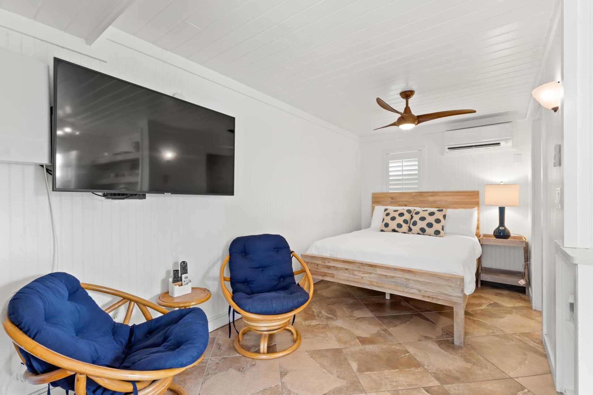 Inn on the Beach interior in St Pete Beach, FL — gallery photo 2