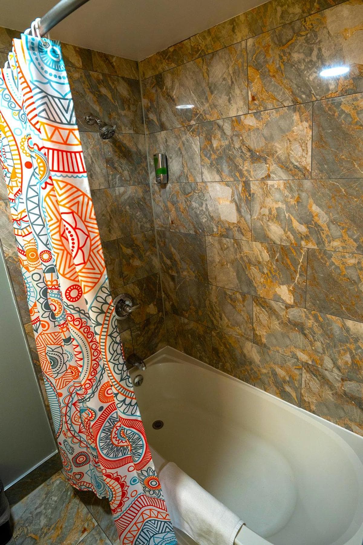 Philly Inn & Suites interior in Philadelphia, PA — gallery photo 2