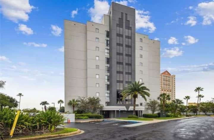 Remodeled 2BD/2BA Condo mins from Universal Studio featured exterior or lobby in Orlando, FL — similar hotel