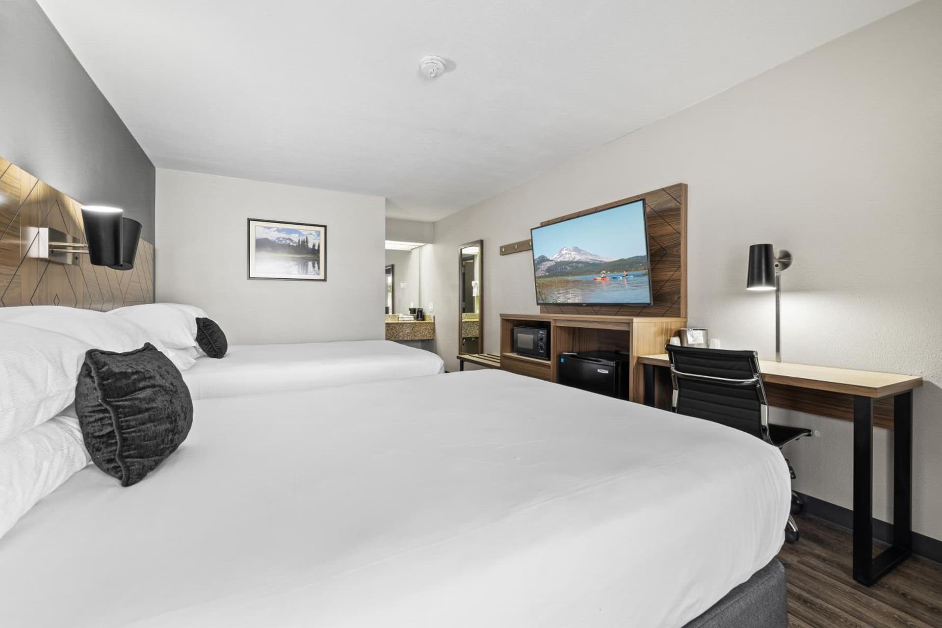 Red Lion Inn & Suites Deschutes River - Bend gallery photo in Bend, OR — image 6