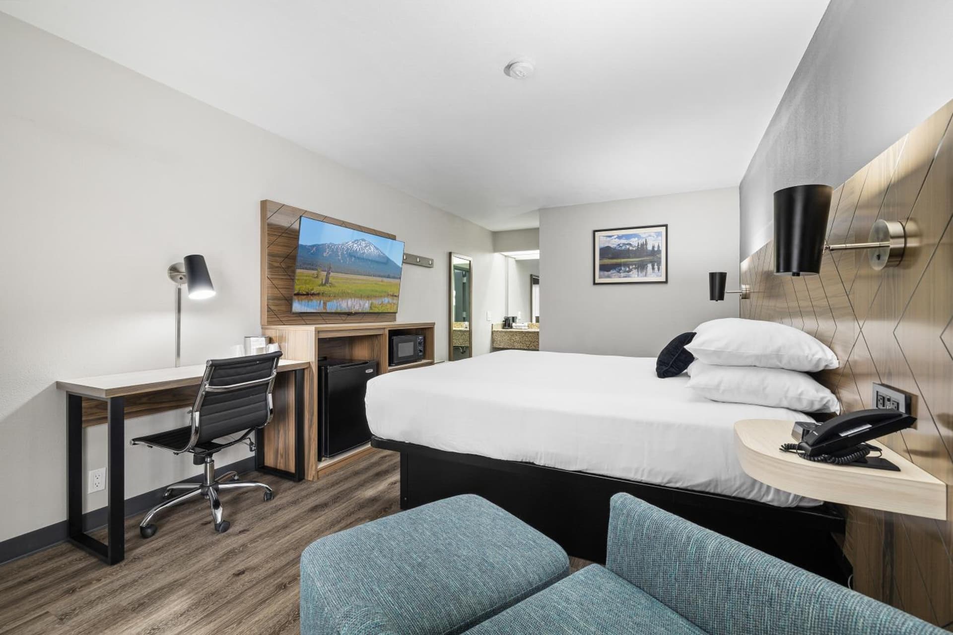 Red Lion Inn & Suites Deschutes River - Bend gallery photo in Bend, OR — image 21