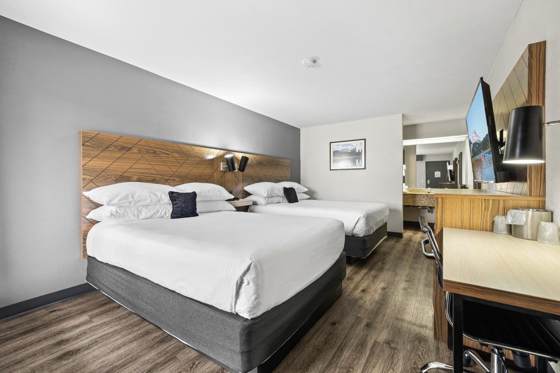 Red Lion Inn & Suites Deschutes River - Bend gallery photo in Bend, OR — image 11