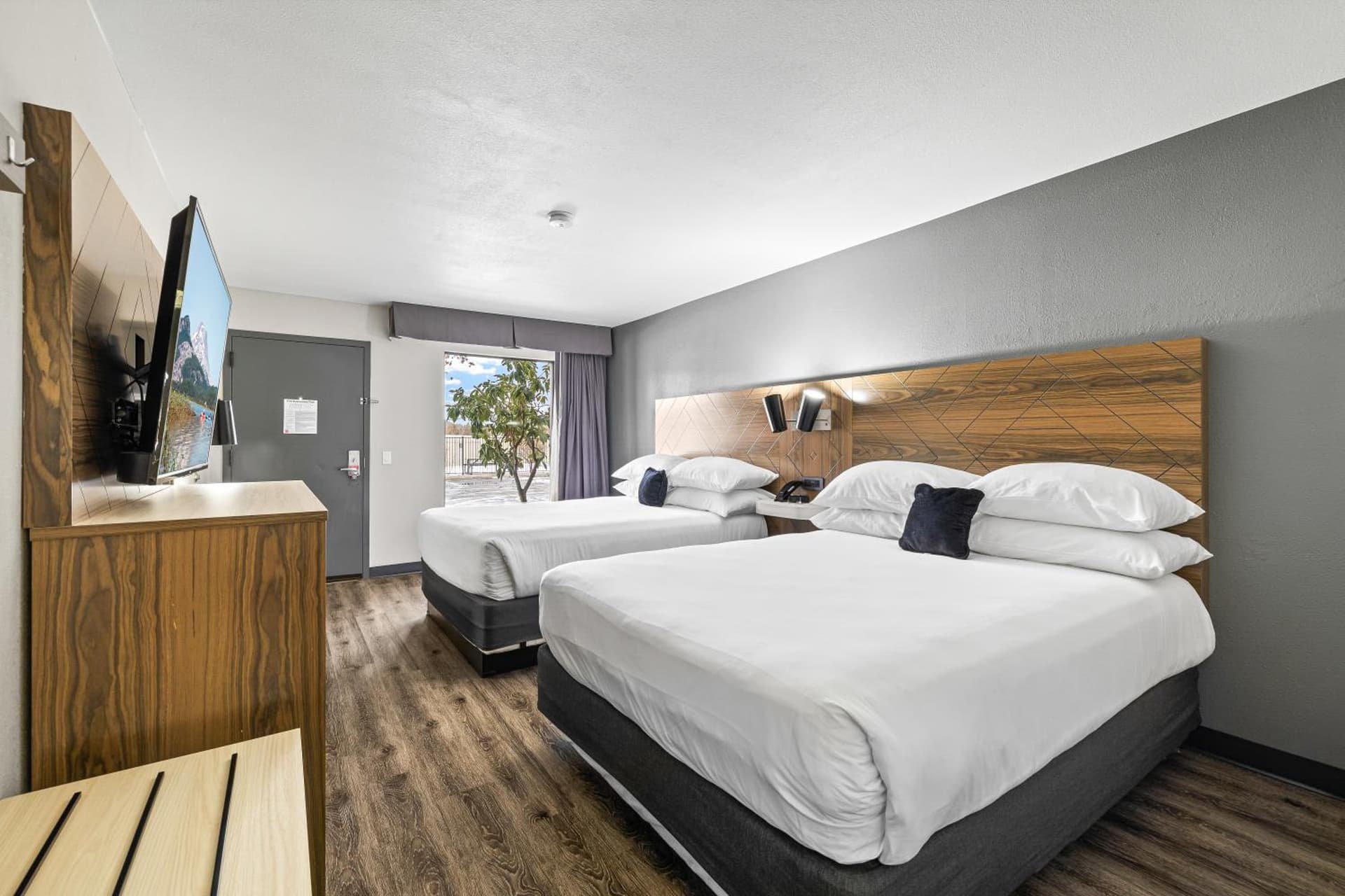 Red Lion Inn & Suites Deschutes River - Bend gallery photo in Bend, OR — image 20