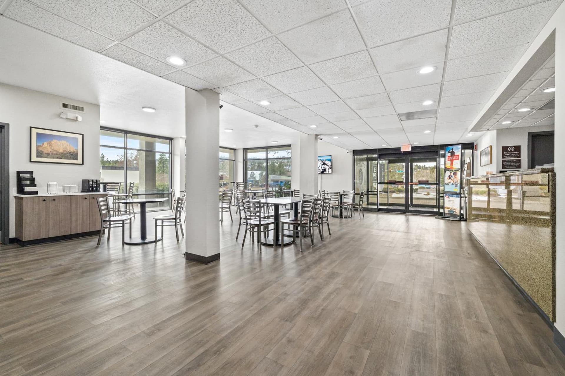 Red Lion Inn & Suites Deschutes River - Bend gallery photo in Bend, OR — image 5