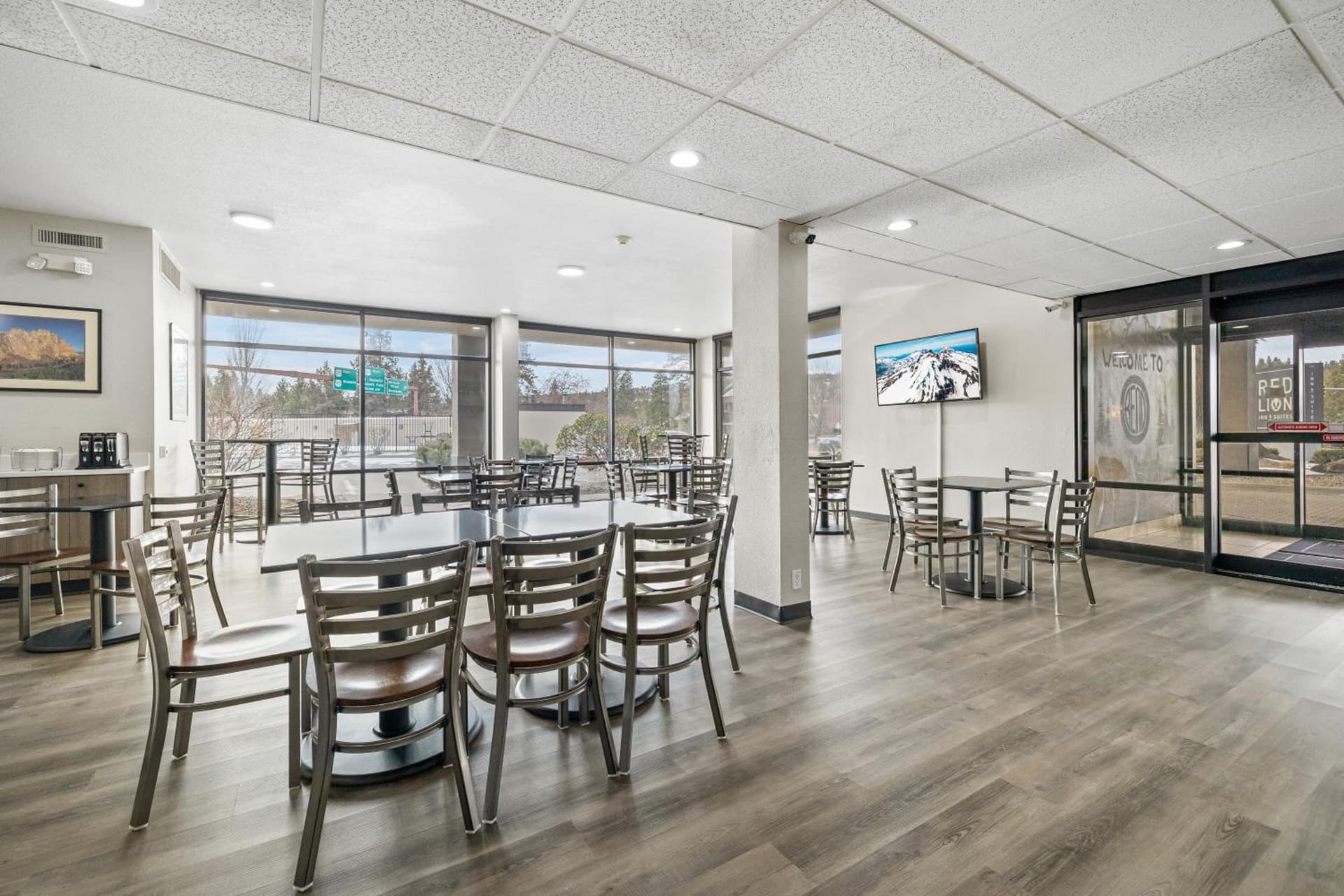 Red Lion Inn & Suites Deschutes River - Bend gallery photo in Bend, OR — image 35
