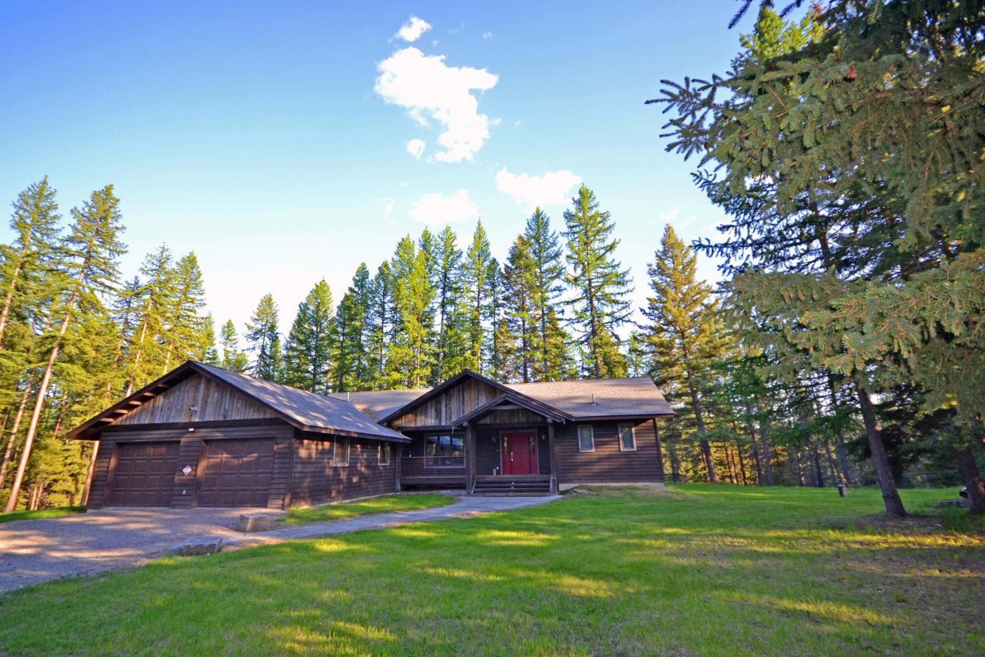 Stillwater River Escape interior in Whitefish, MT — gallery photo 2