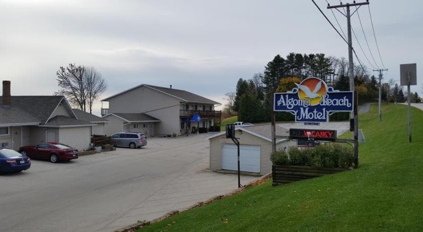 Algoma Beach Motel featured exterior or lobby in Algoma, WI — similar hotel