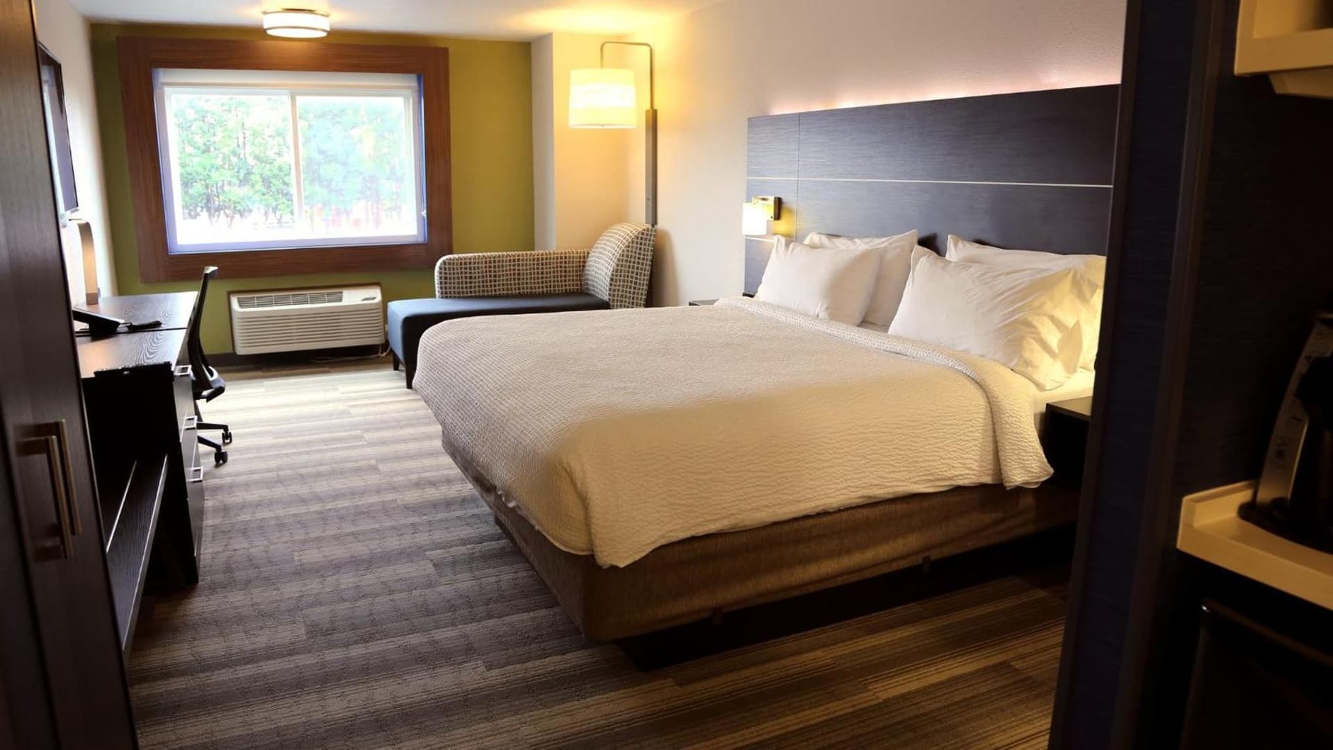 Holiday Inn Express Newberg - Wine Country by IHG gallery photo in Newberg, OR — image 43
