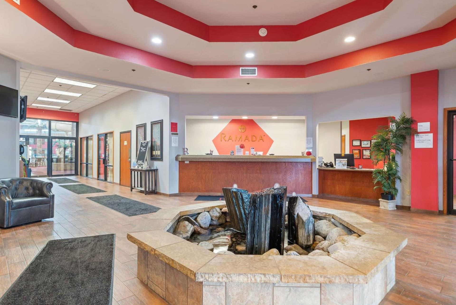 Ramada by Wyndham Sioux Falls Airport - Waterpark Resort & Event Center interior in Sioux Falls, SD — gallery photo 2