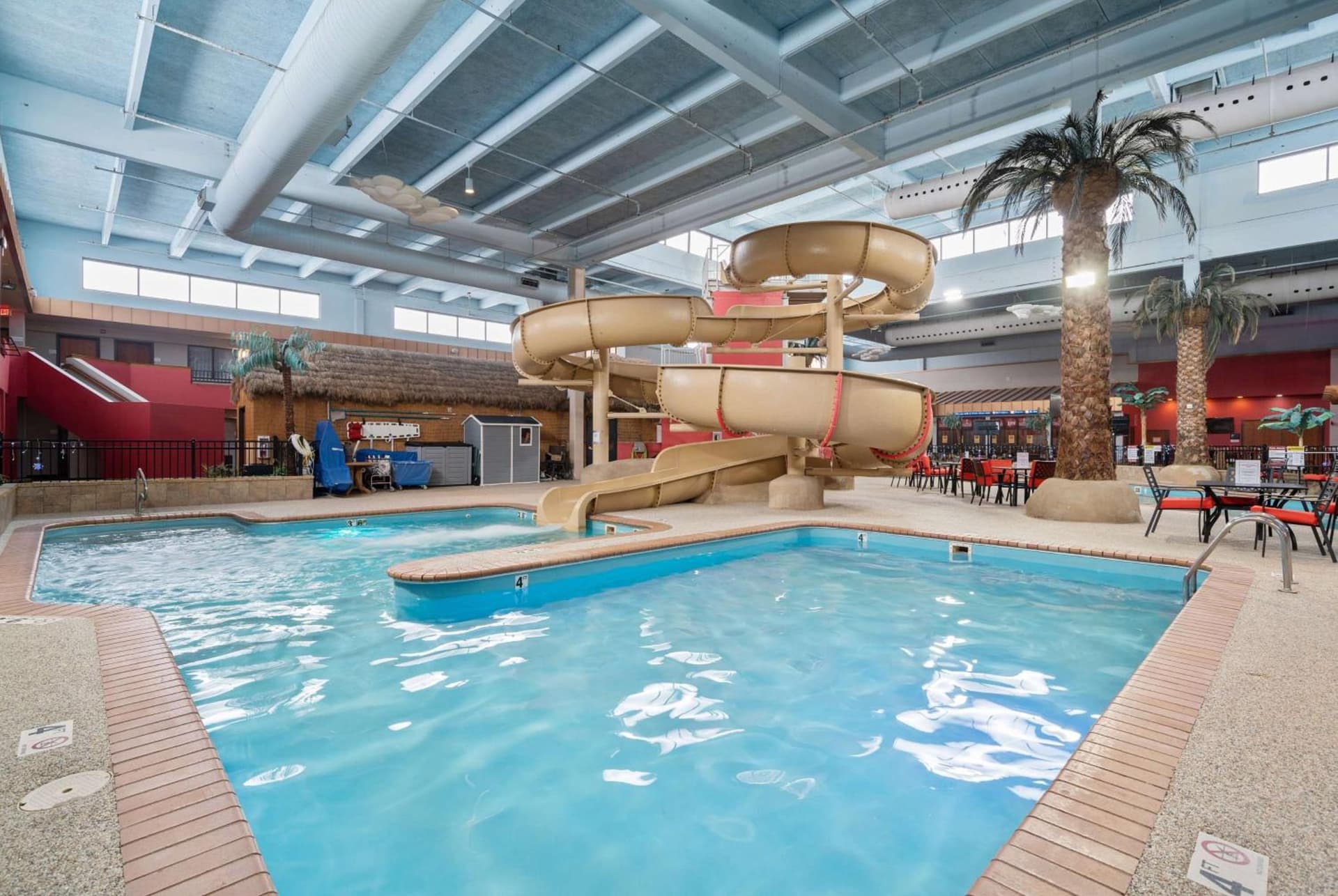 Ramada by Wyndham Sioux Falls Airport - Waterpark Resort & Event Center gallery photo in Sioux Falls, SD — image 51