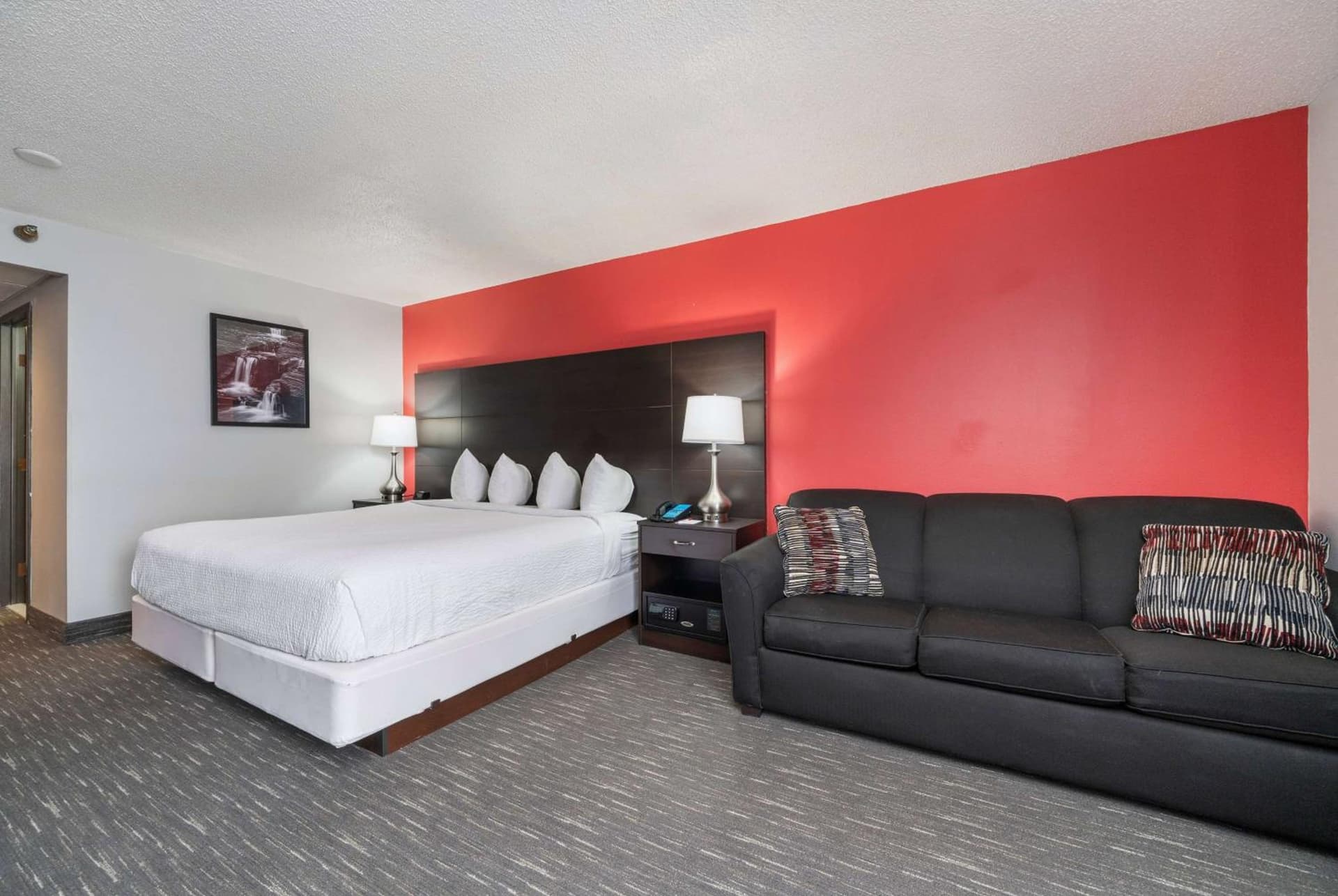 Ramada by Wyndham Sioux Falls Airport - Waterpark Resort & Event Center gallery photo in Sioux Falls, SD — image 115