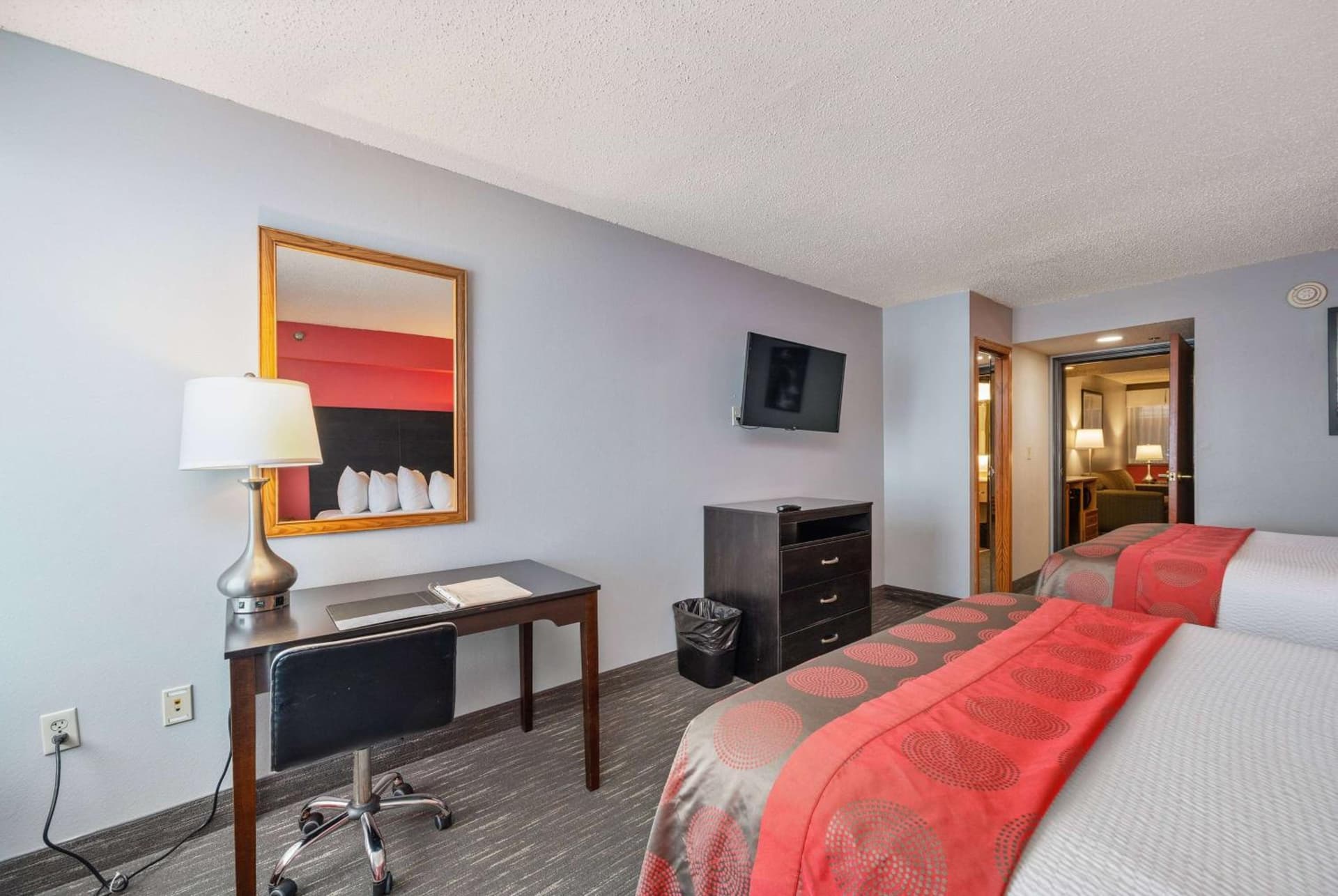 Ramada by Wyndham Sioux Falls Airport - Waterpark Resort & Event Center gallery photo in Sioux Falls, SD — image 58