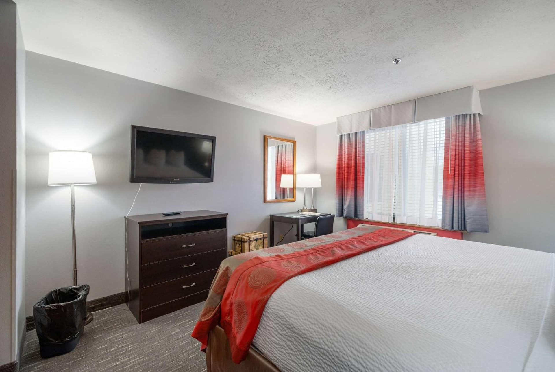 Ramada by Wyndham Sioux Falls Airport - Waterpark Resort & Event Center gallery photo in Sioux Falls, SD — image 99